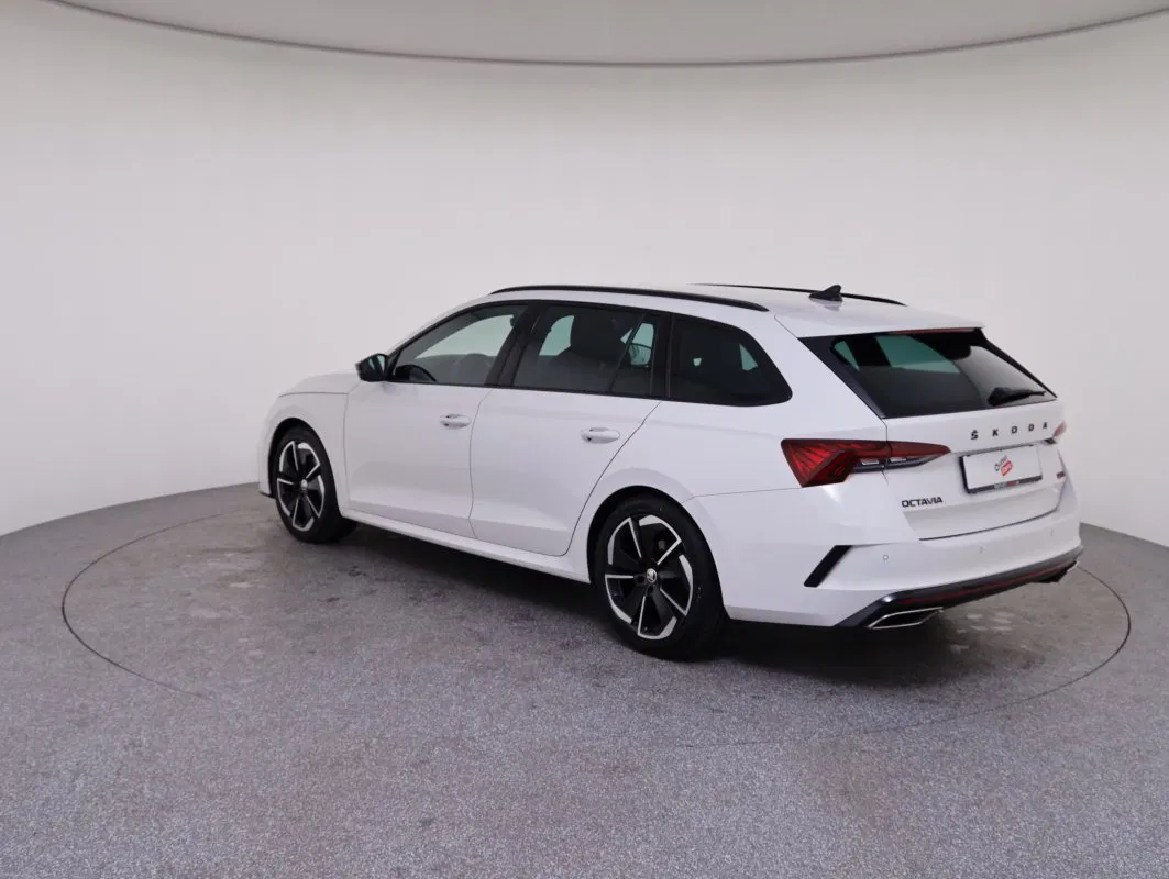 Skoda Octavia Combi 2.0 TDI RS | Bild 8 von 29
