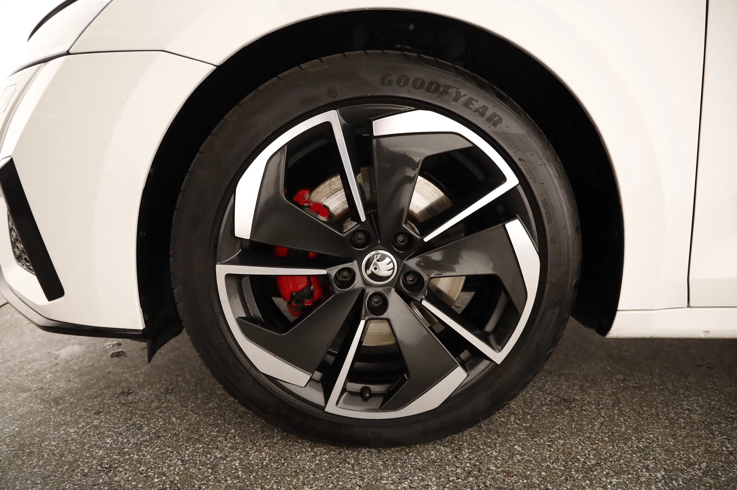 Skoda Octavia Combi 2.0 TDI RS | Bild 10 von 29