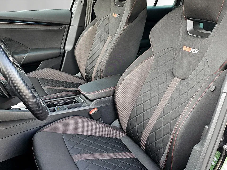 Skoda Octavia Combi 2.0 TDI RS | Bild 9 von 25