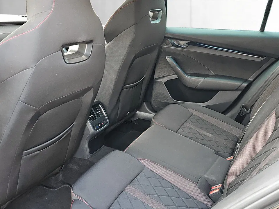 Skoda Octavia Combi 2.0 TDI RS | Bild 20 von 25