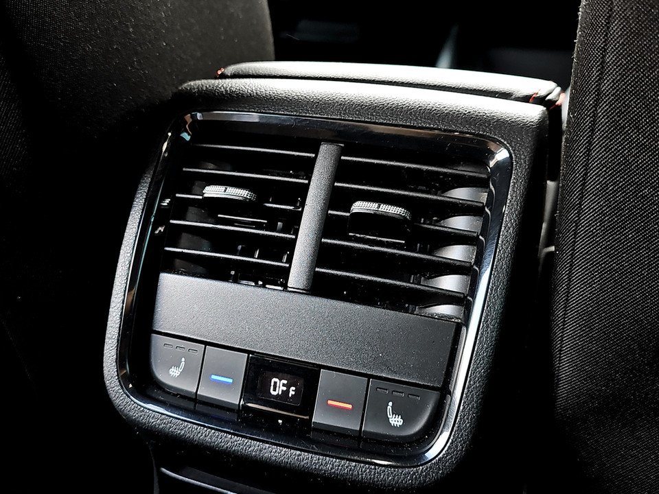 Skoda Octavia Combi 2.0 TDI RS | Bild 21 von 25