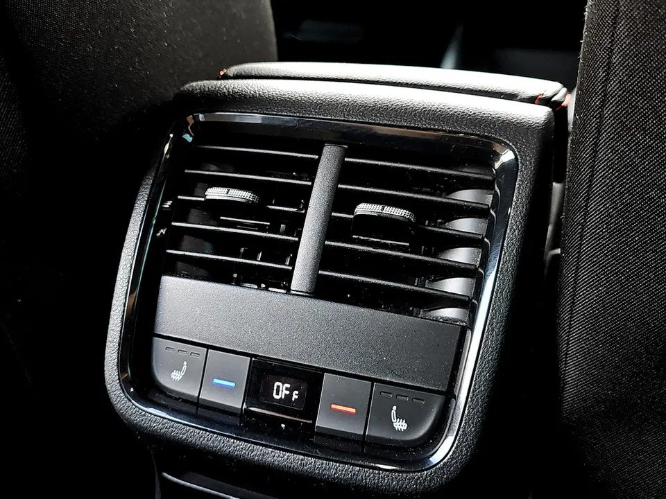 Skoda Octavia Combi 2.0 TDI RS | Bild 21 von 25