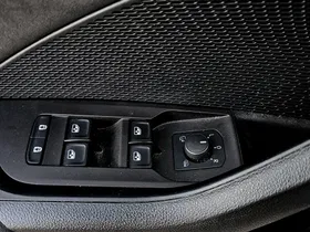 Skoda Octavia Combi 2.0 TDI RS | Thumbnail 8 von 25