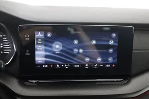 Skoda Octavia Combi 2.0 TDI RS | Thumbnail 16 von 21