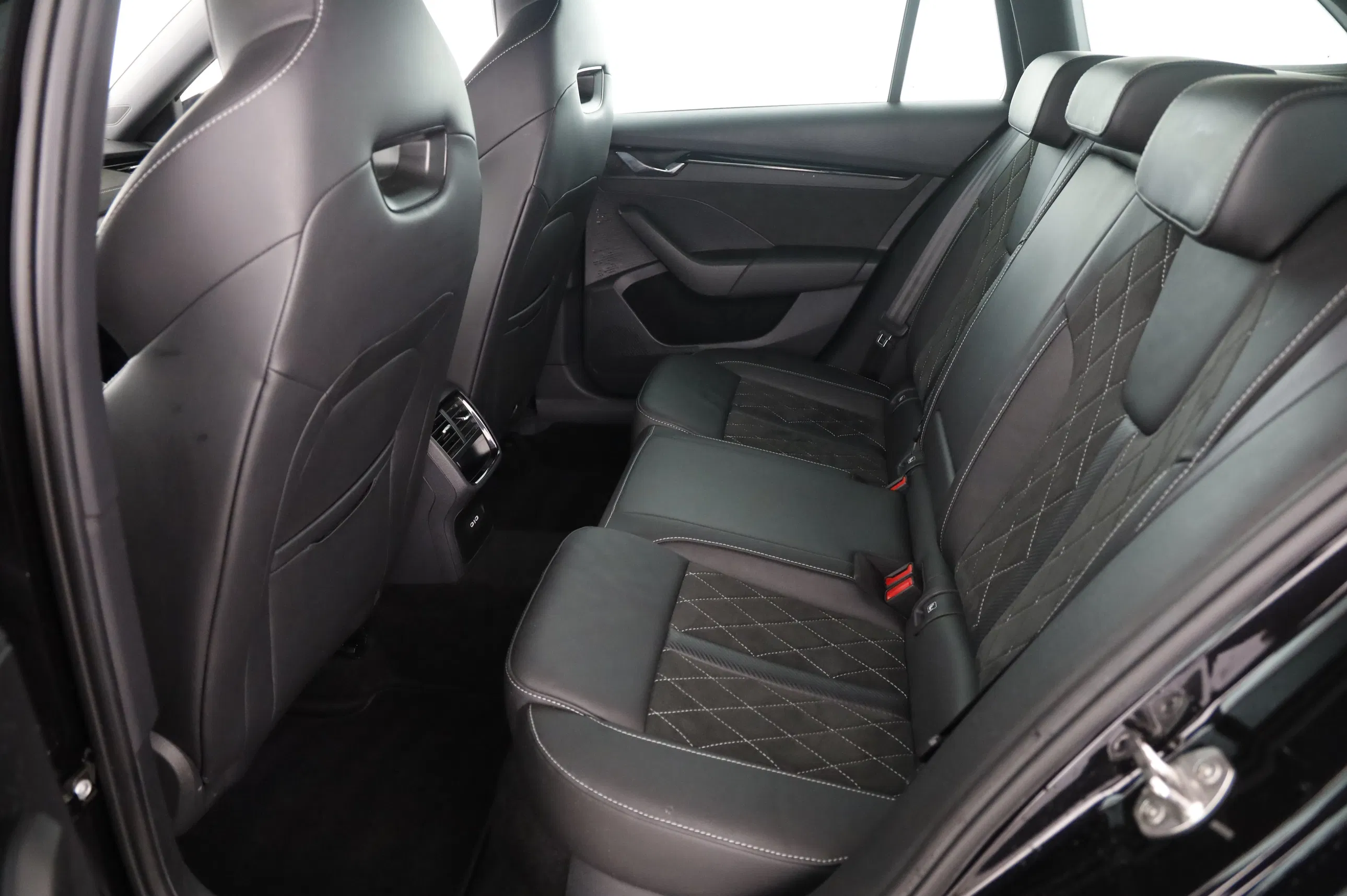 Skoda Octavia Combi 2.0 TDI RS | Bild 18 von 21