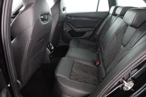 Skoda Octavia Combi 2.0 TDI RS | Thumbnail 18 von 21
