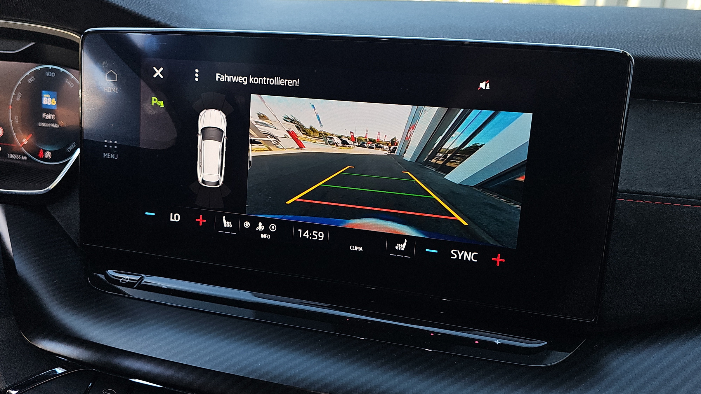 Skoda Octavia Combi 2.0 TDI RS | Bild 17 von 24