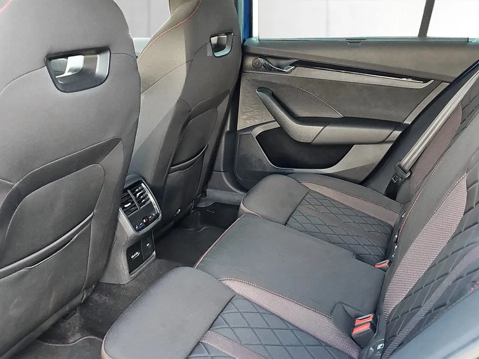 Skoda Octavia Combi 2.0 TDI RS | Bild 20 von 24