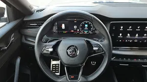 Skoda Octavia Combi 2.0 TDI RS | Thumbnail 13 von 24