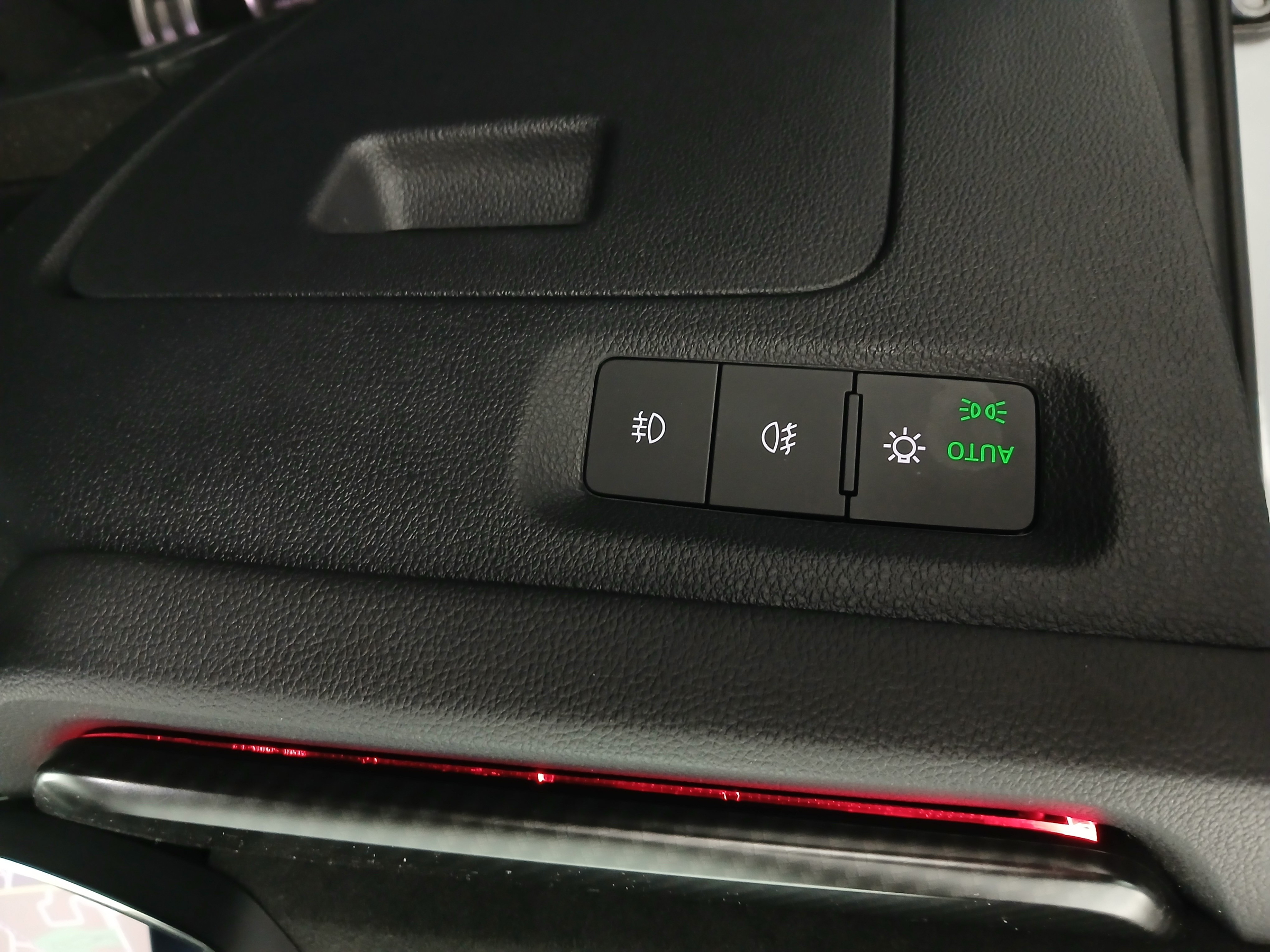 Skoda Octavia Combi 2.0 TDI RS | Bild 12 von 30