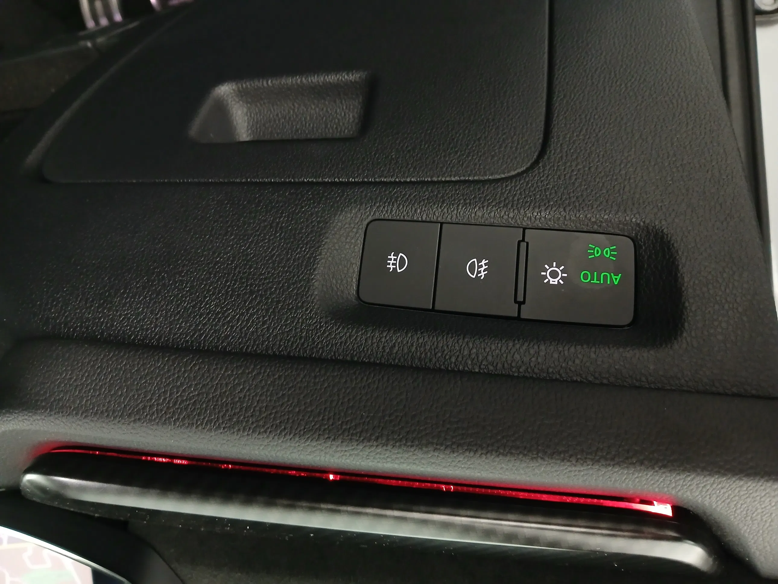 Skoda Octavia Combi 2.0 TDI RS | Bild 12 von 30