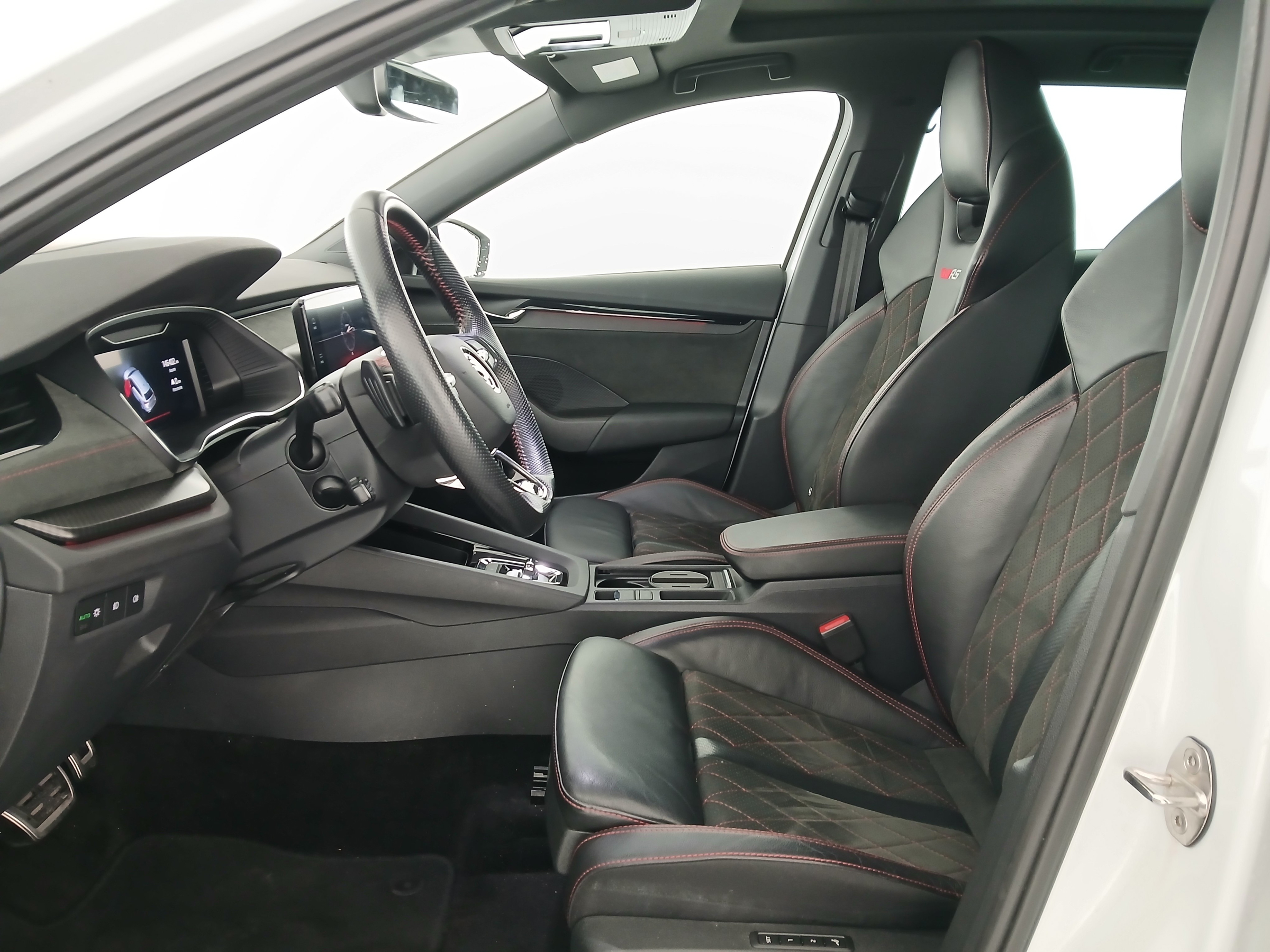 Skoda Octavia Combi 2.0 TDI RS | Bild 13 von 30