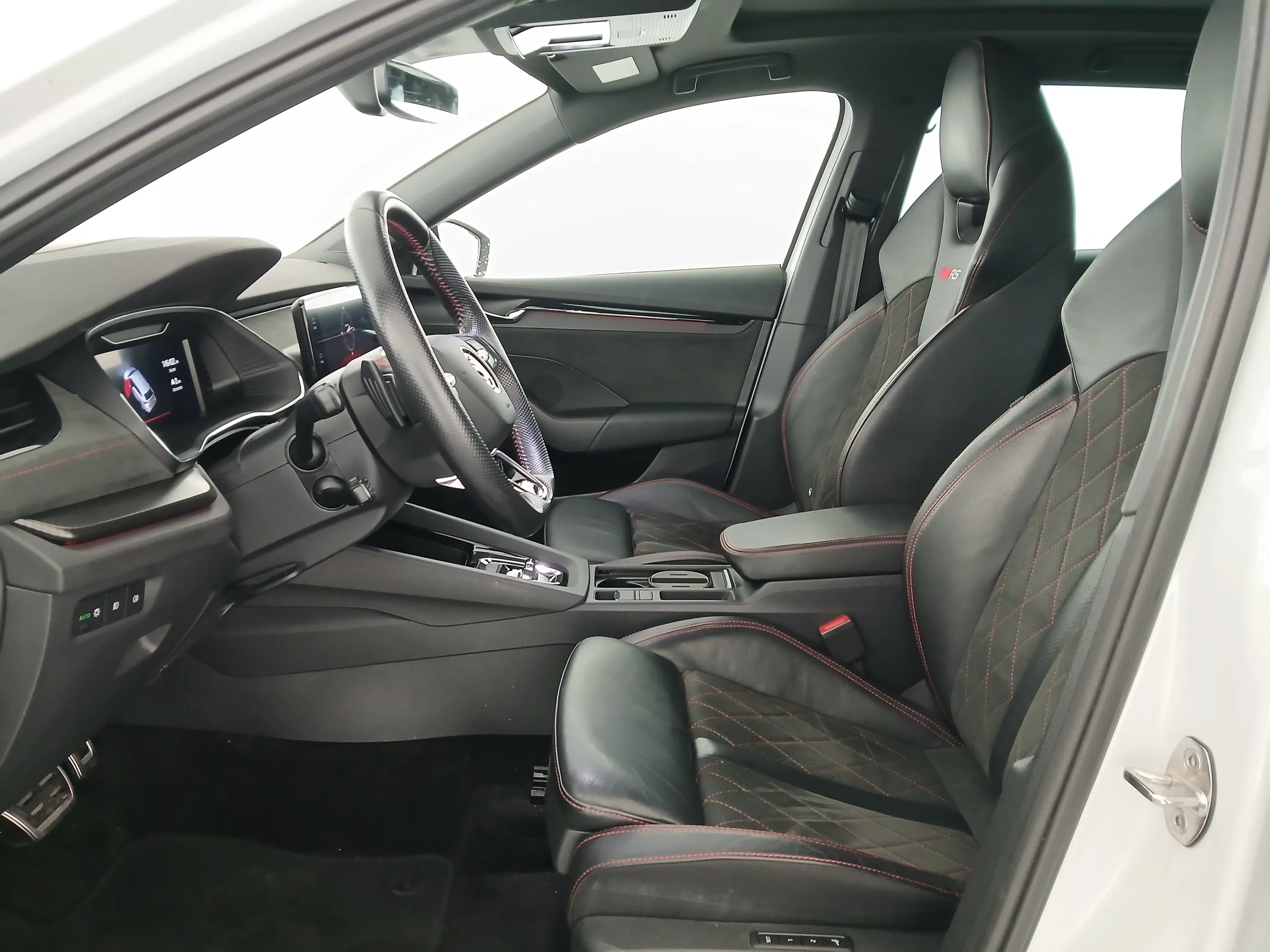 Skoda Octavia Combi 2.0 TDI RS | Bild 13 von 30