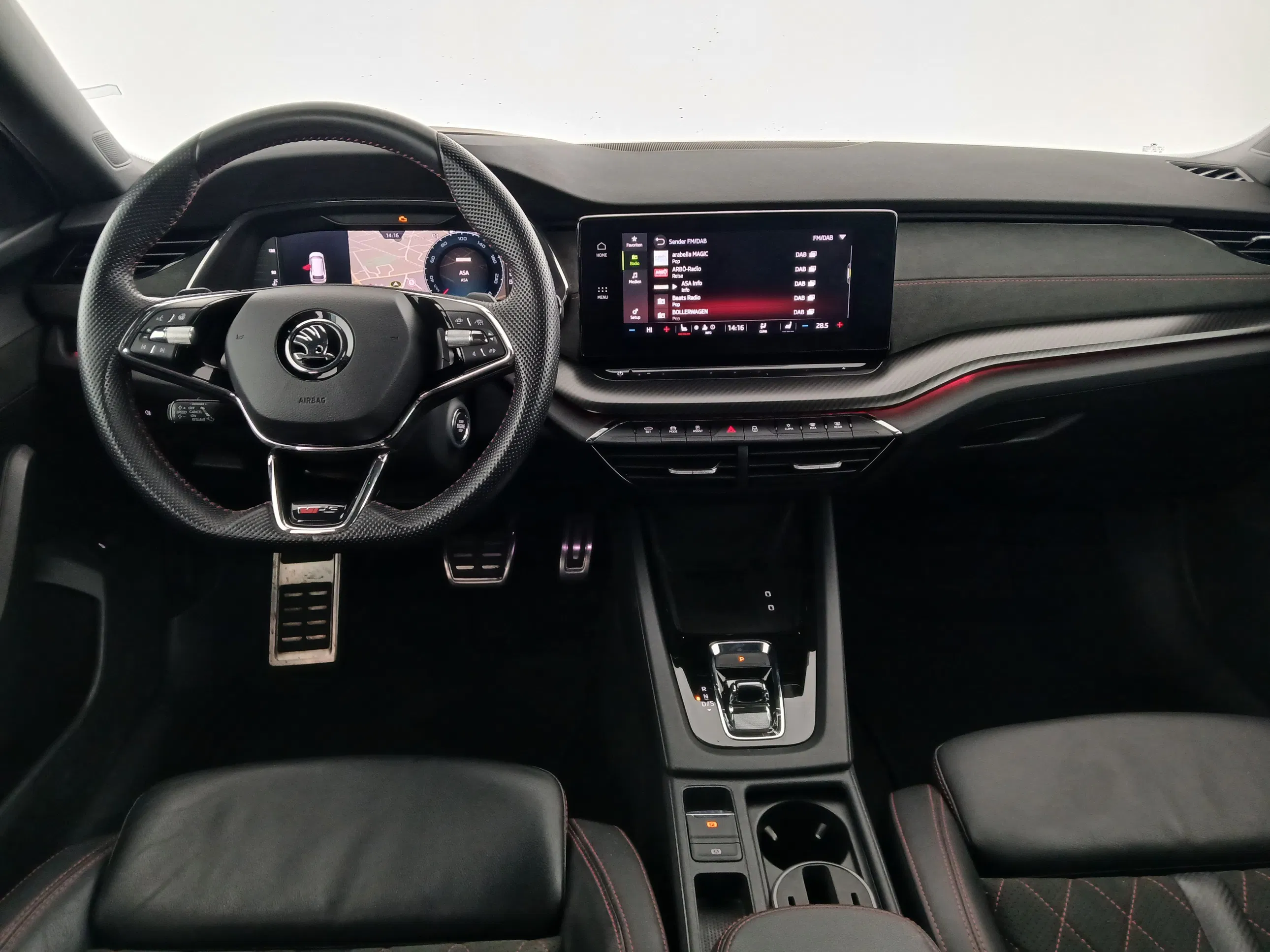 Skoda Octavia Combi 2.0 TDI RS | Bild 14 von 30