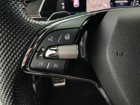 Skoda Octavia Combi 2.0 TDI RS | Thumbnail 17 von 30