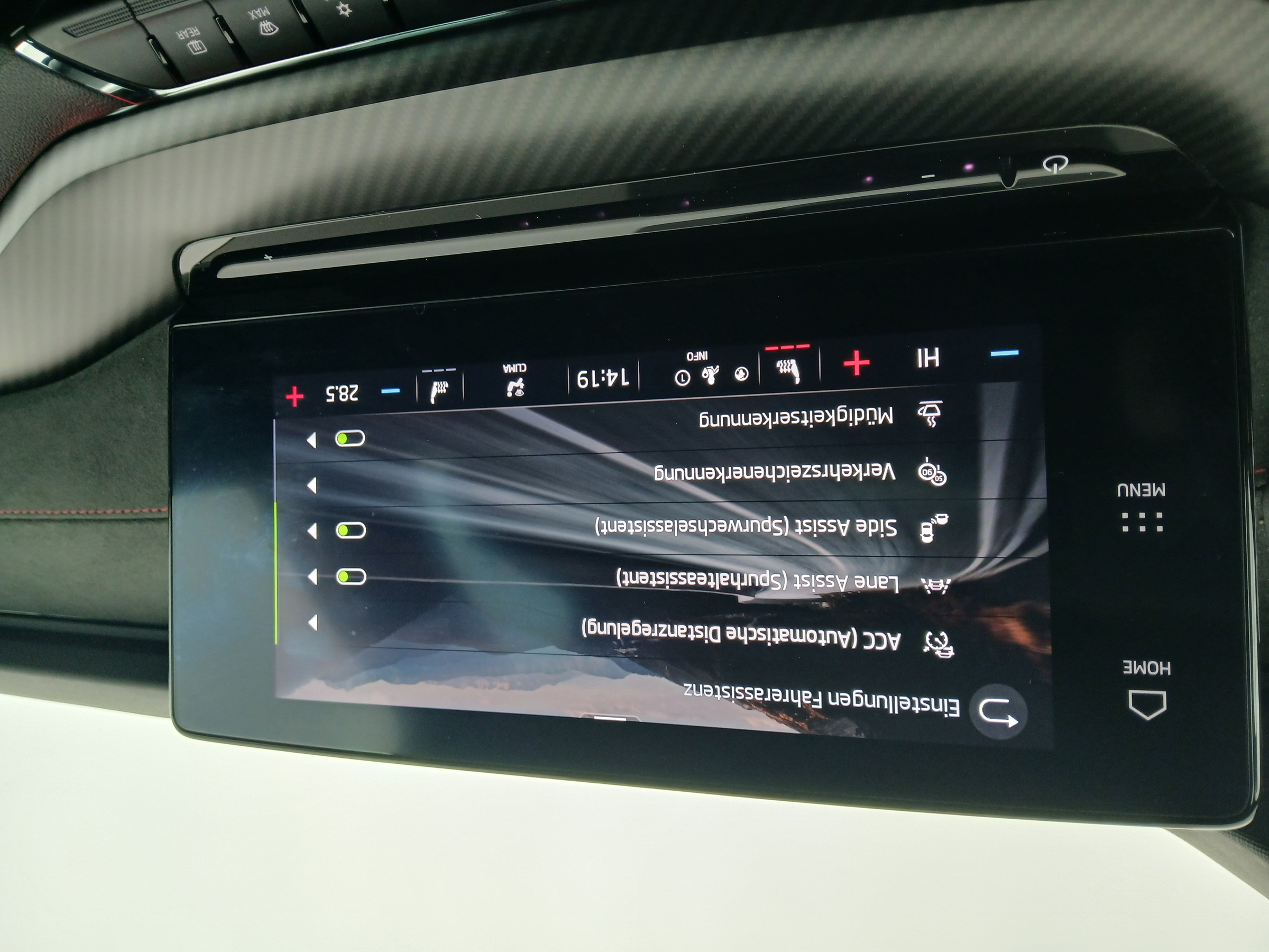 Skoda Octavia Combi 2.0 TDI RS | Bild 21 von 30