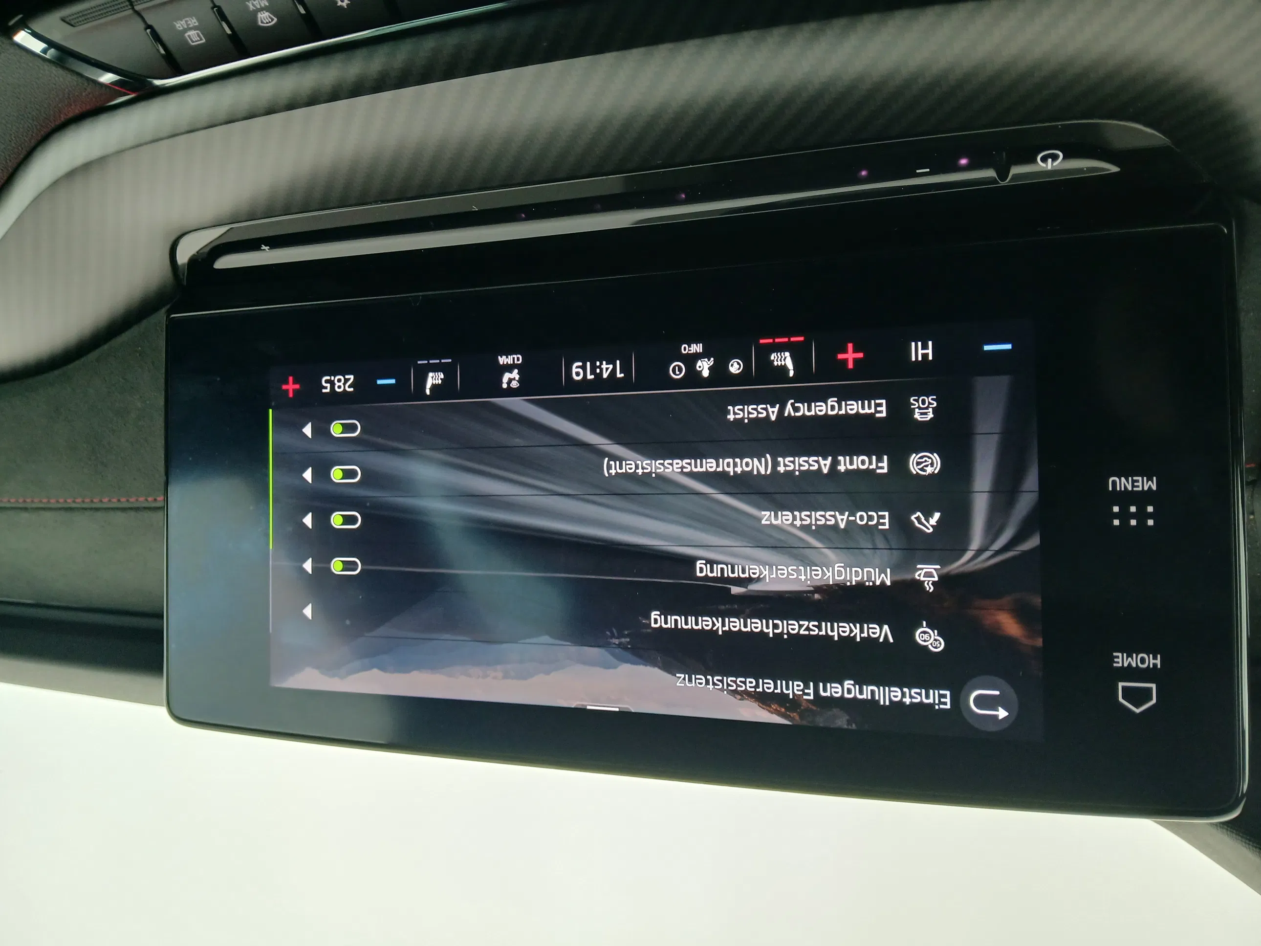 Skoda Octavia Combi 2.0 TDI RS | Bild 22 von 30