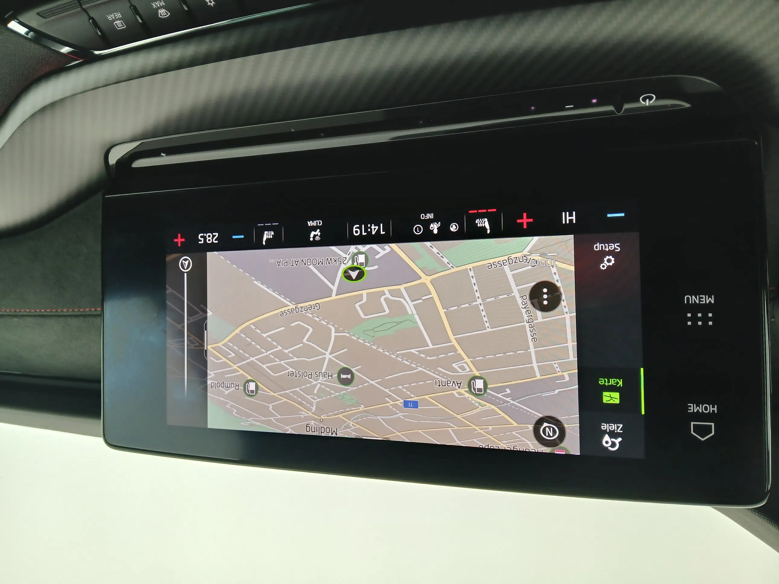 Skoda Octavia Combi 2.0 TDI RS | Bild 24 von 30