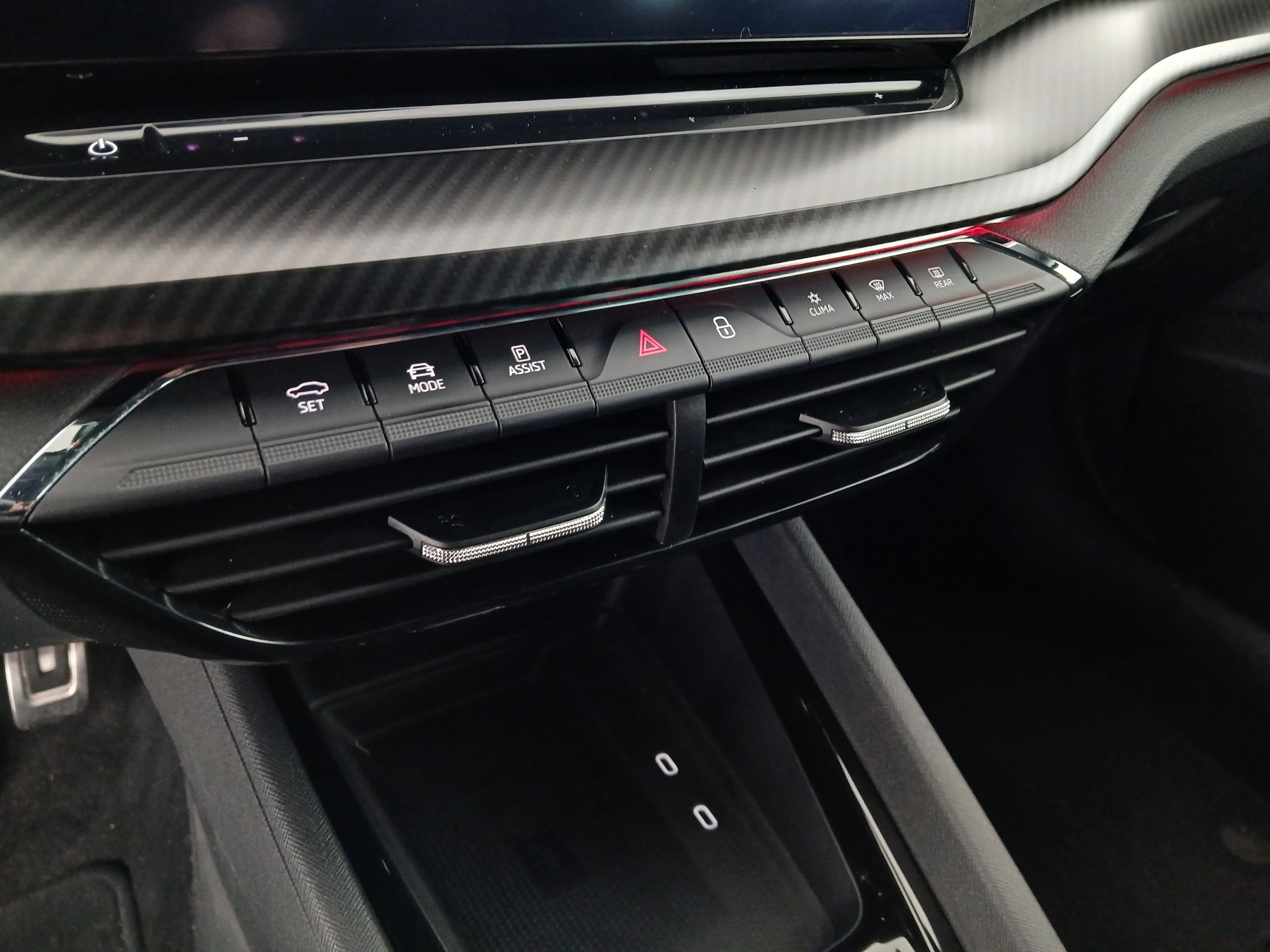 Skoda Octavia Combi 2.0 TDI RS | Bild 27 von 30