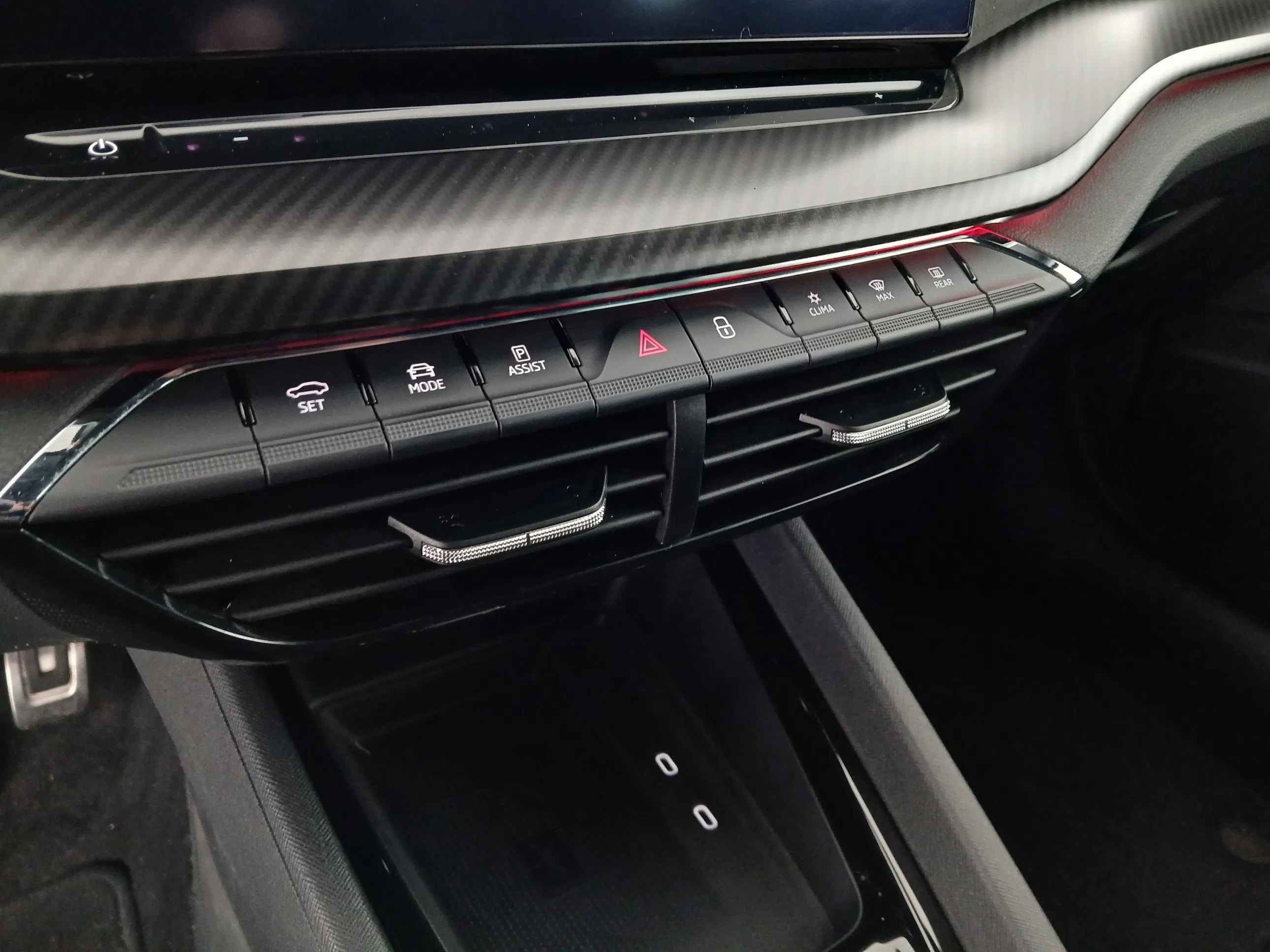 Skoda Octavia Combi 2.0 TDI RS | Bild 27 von 30