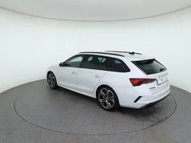 Skoda Octavia Combi 2.0 TDI RS | Thumbnail 7 von 30