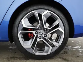 Skoda Octavia Combi 2.0 TDI RS | Thumbnail 3 von 19