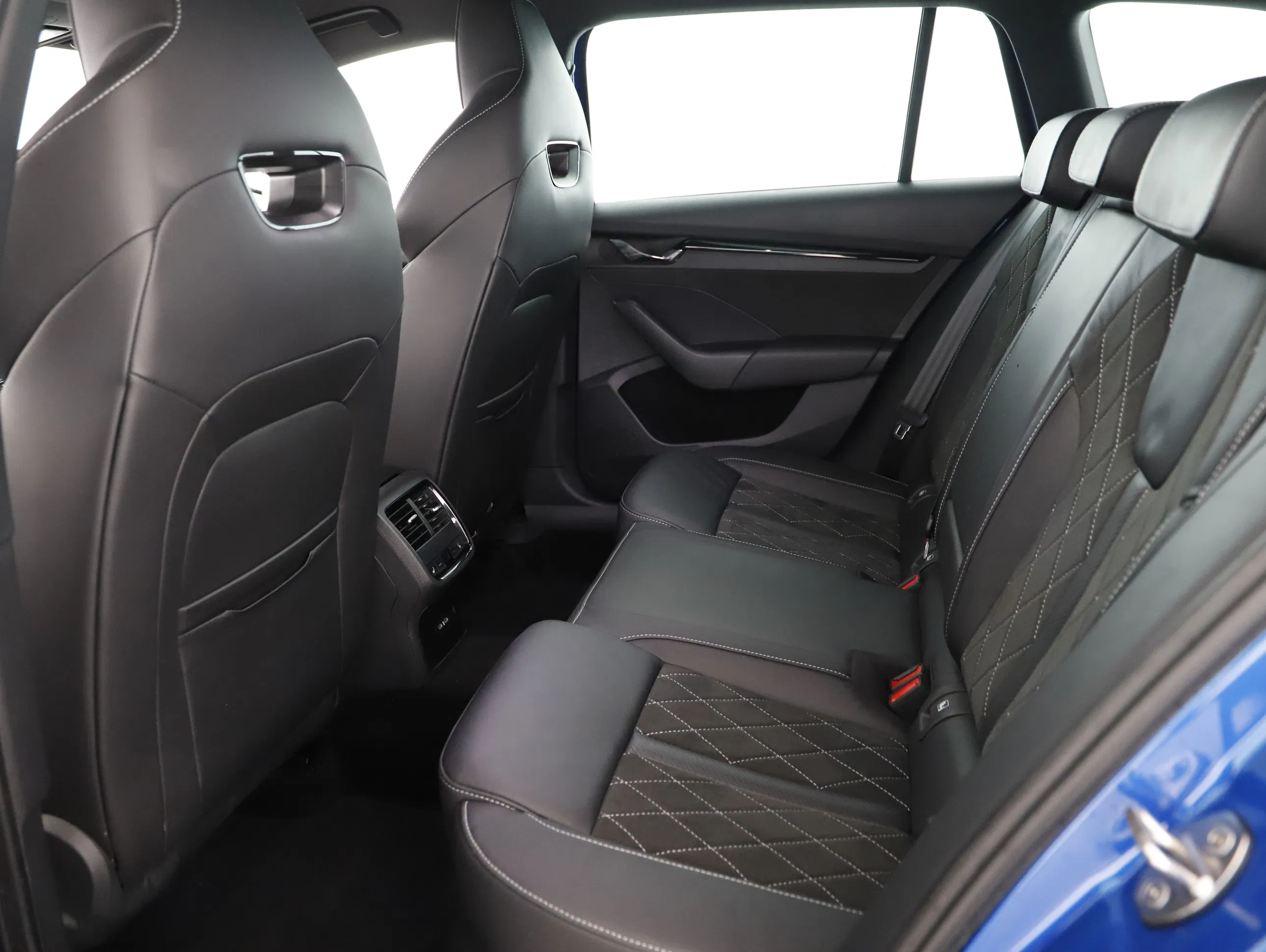 Skoda Octavia Combi 2.0 TDI RS | Bild 17 von 19