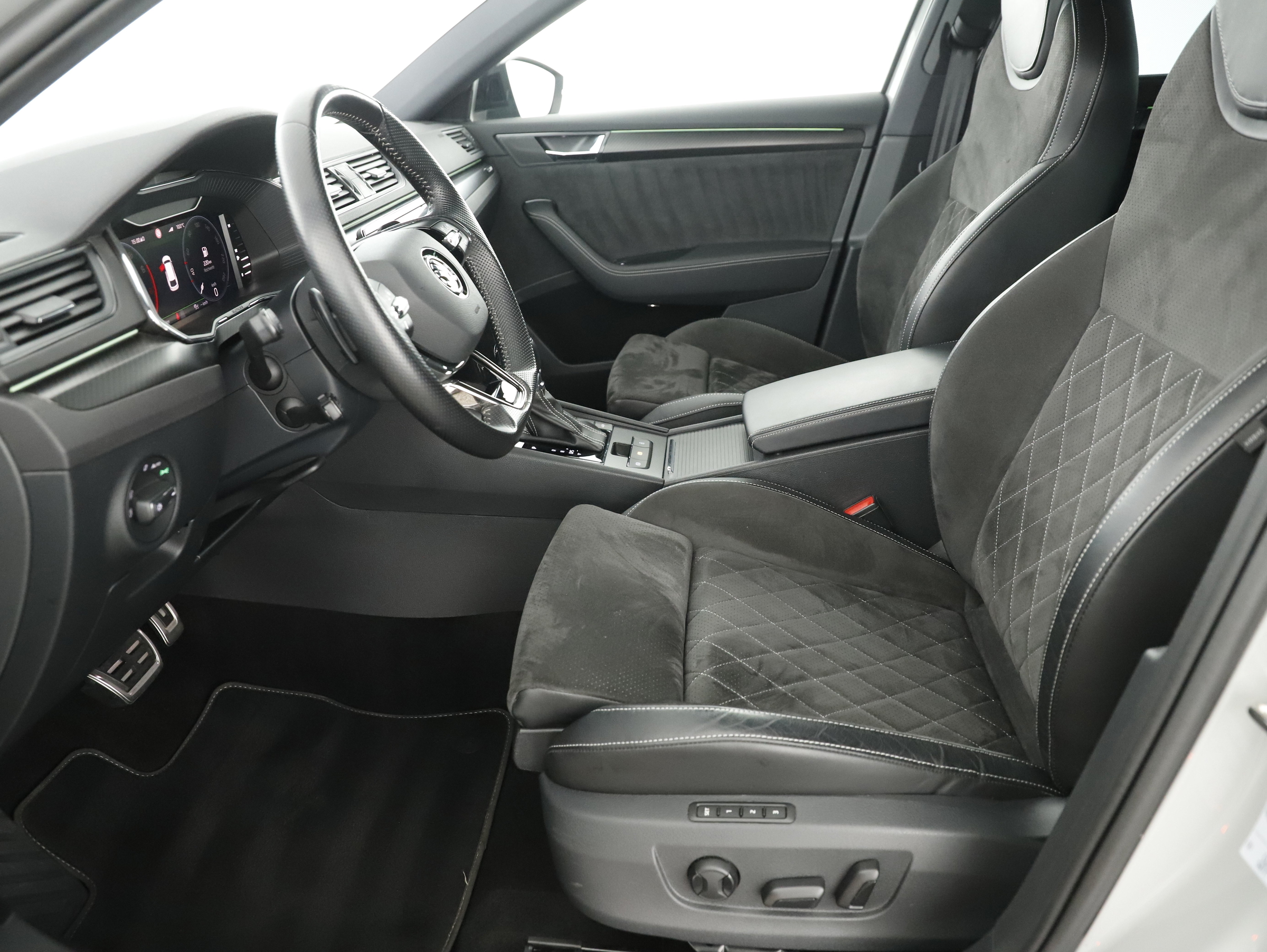 Skoda Superb Combi Sportline TSI DSG | Bild 14 von 31