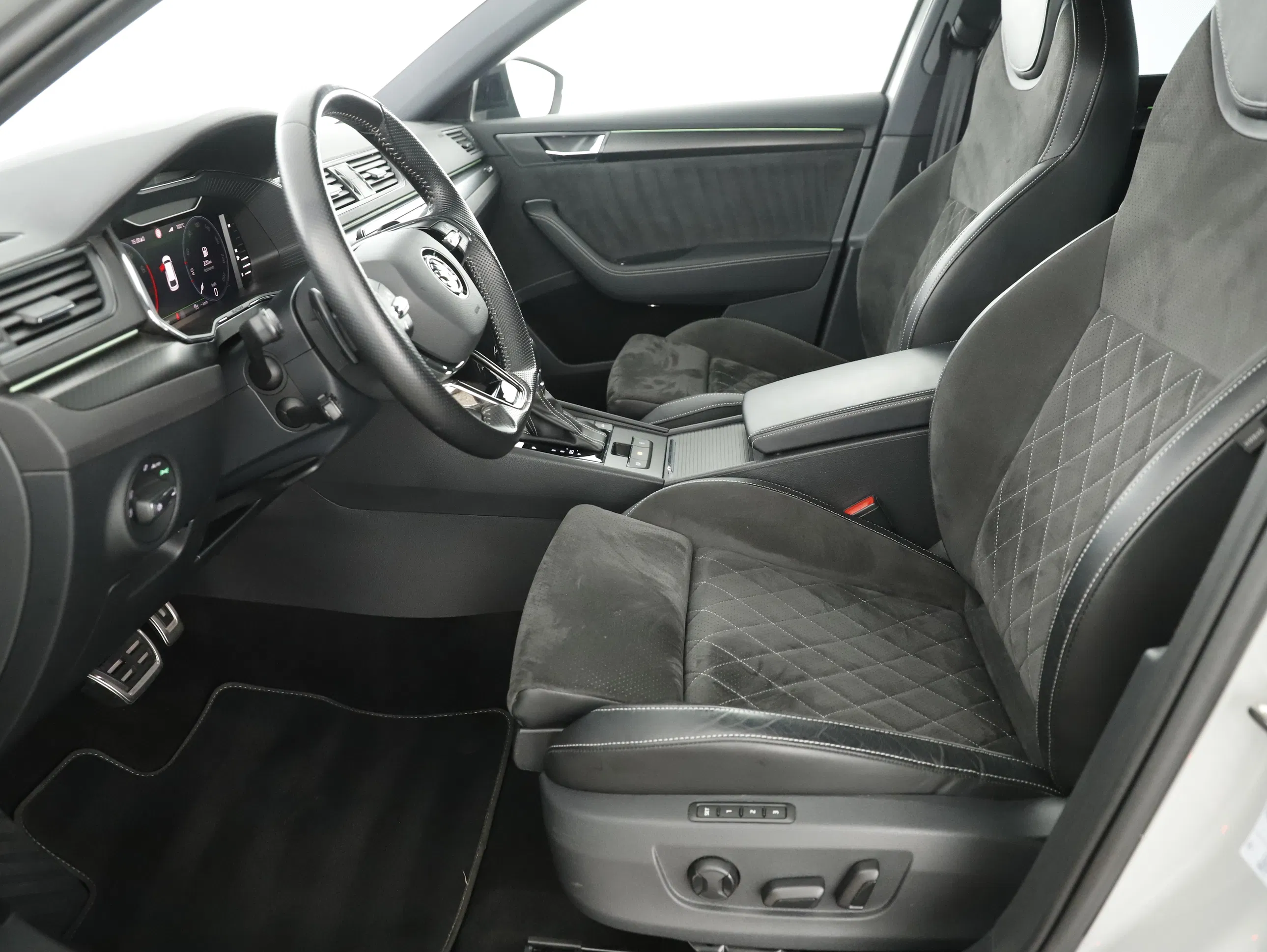 Skoda Superb Combi Sportline TSI DSG | Bild 14 von 31