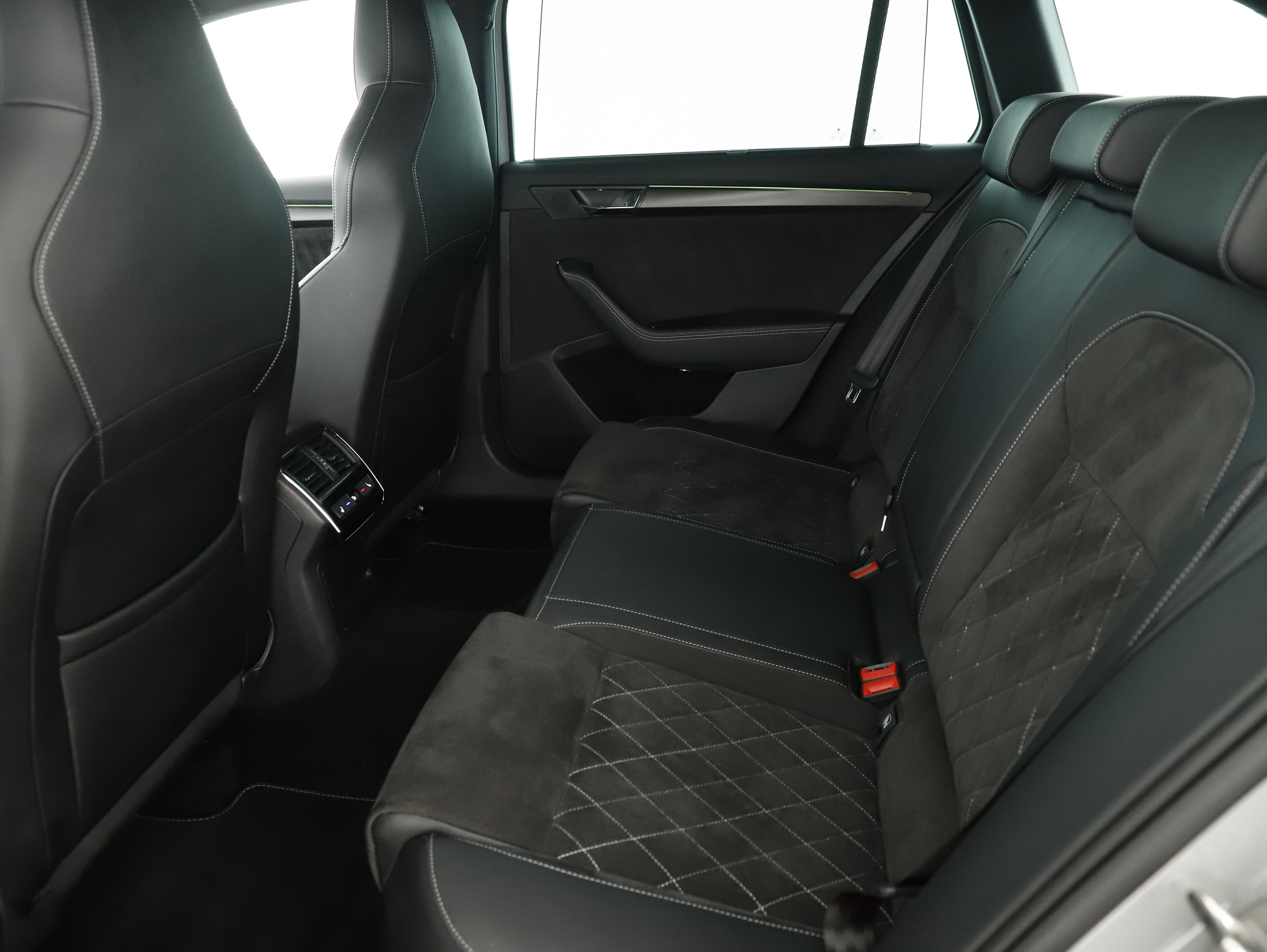 Skoda Superb Combi Sportline TSI DSG | Bild 26 von 31