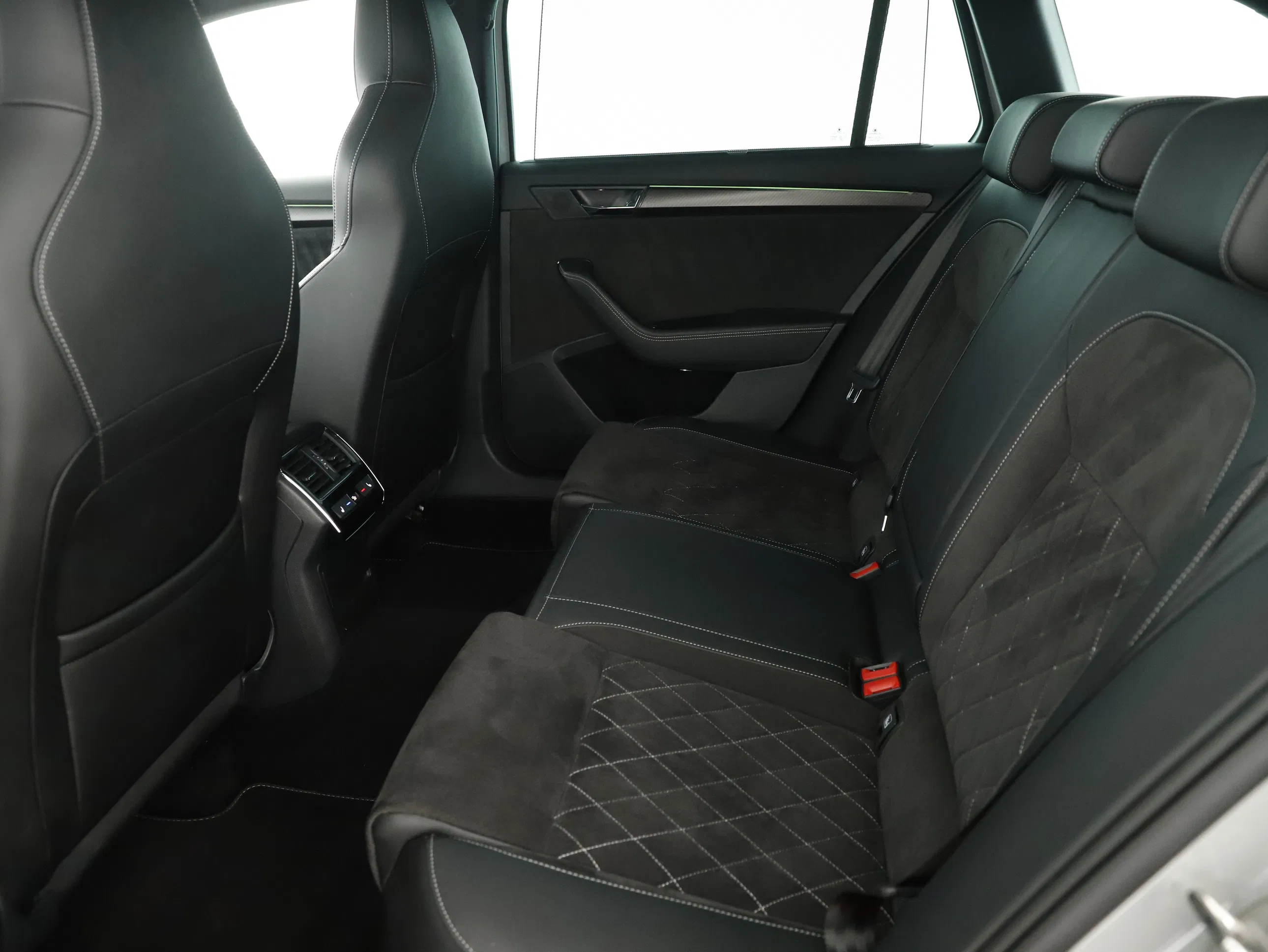 Skoda Superb Combi Sportline TSI DSG | Bild 26 von 31