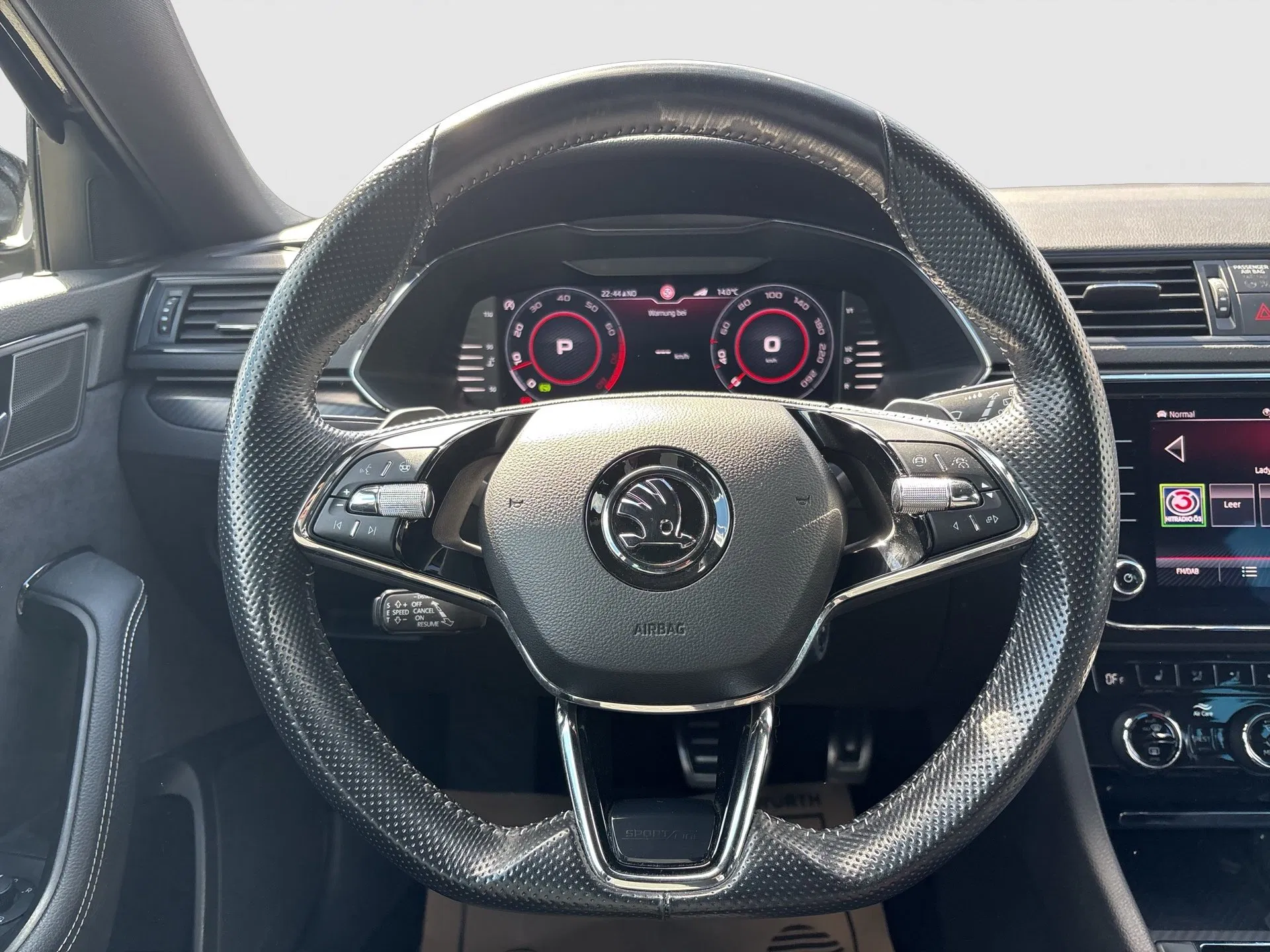 Skoda Superb Combi 1.5 TSI ACT Sportline | Bild 13 von 29