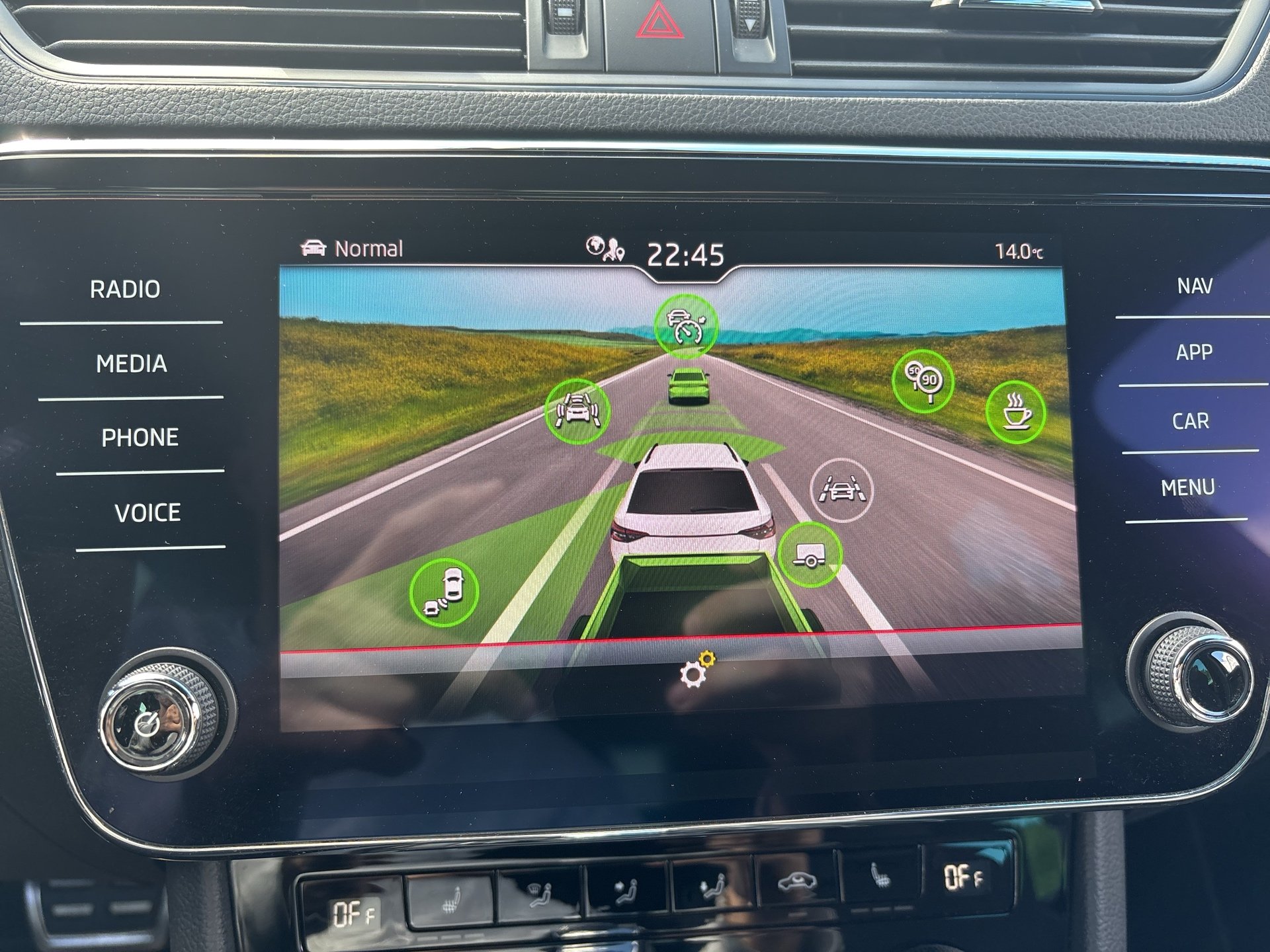 Skoda Superb Combi 1.5 TSI ACT  Sportline | Bild 18 von 29