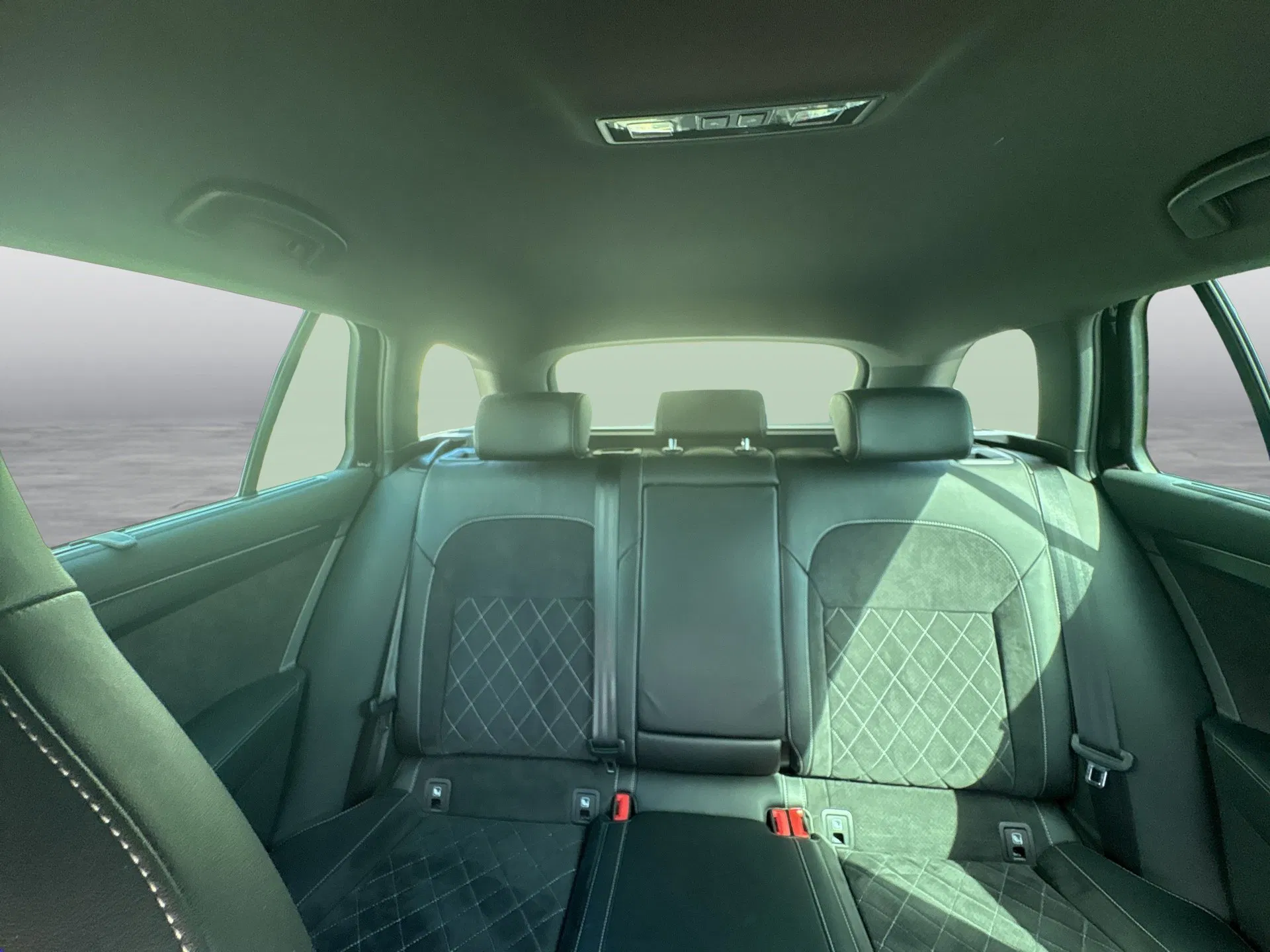 Skoda Superb Combi 1.5 TSI ACT Sportline | Bild 24 von 29