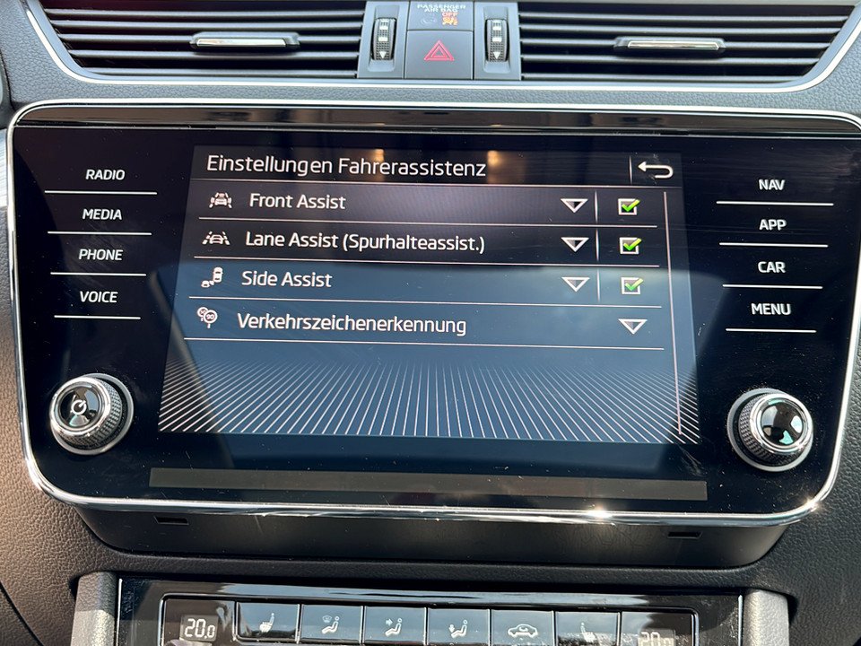 Skoda Superb Combi 1.5 TSI | Bild 12 von 15