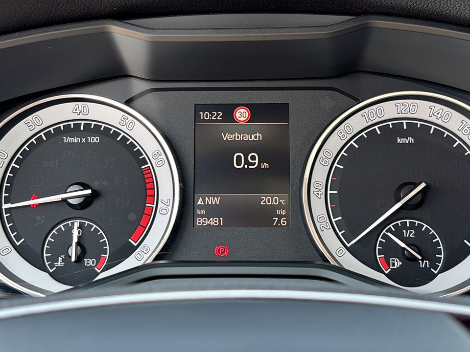 Skoda Superb Combi 1.5 TSI | Bild 13 von 15