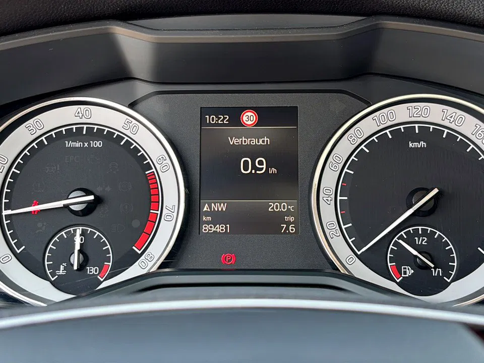 Skoda Superb Combi 1.5 TSI | Bild 13 von 15