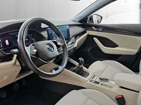 Skoda Octavia Combi 1.0 TSI Style | Thumbnail 6 von 21