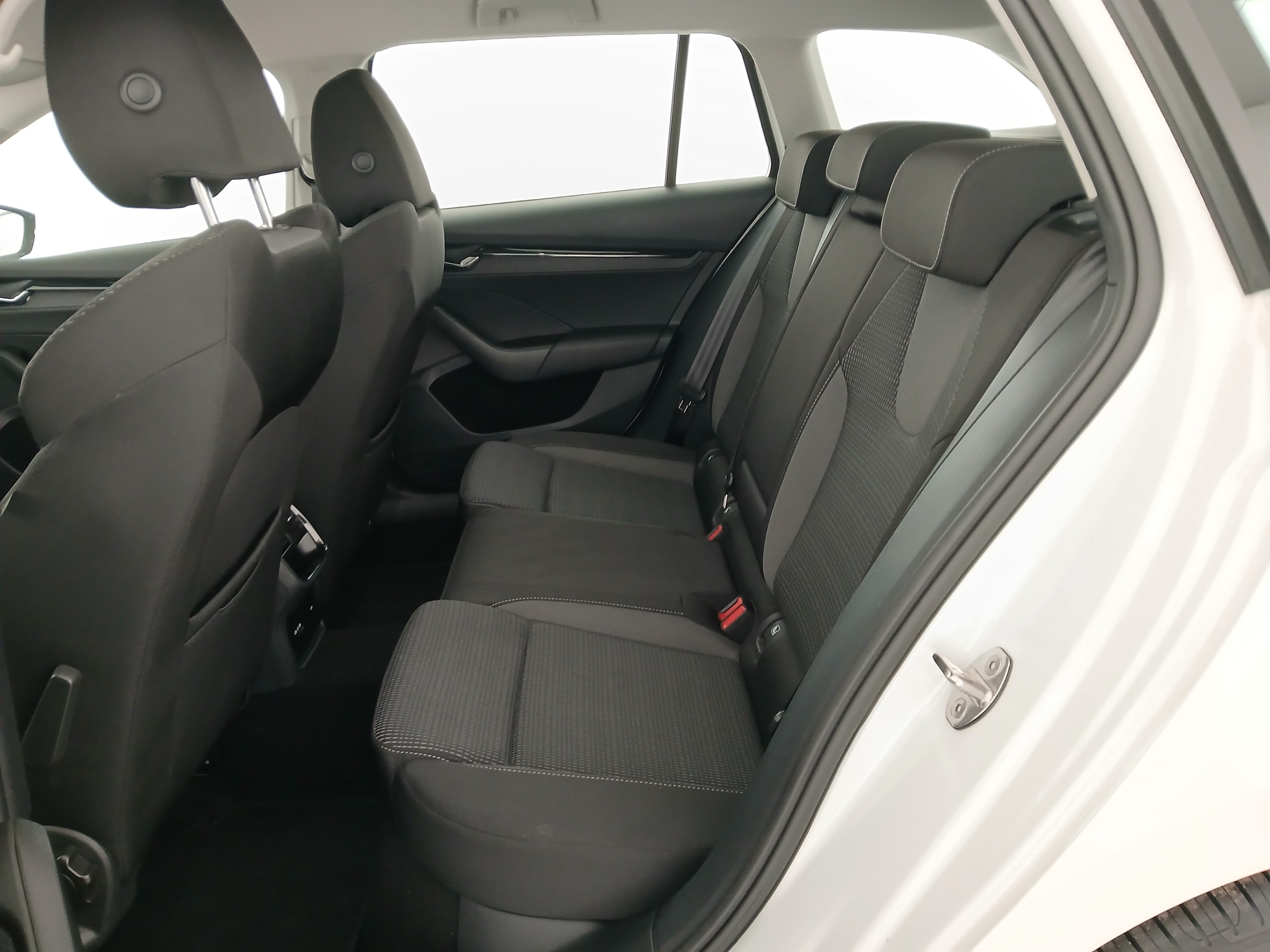 Skoda Octavia Combi 1.0 TSI Ambition | Bild 25 von 28