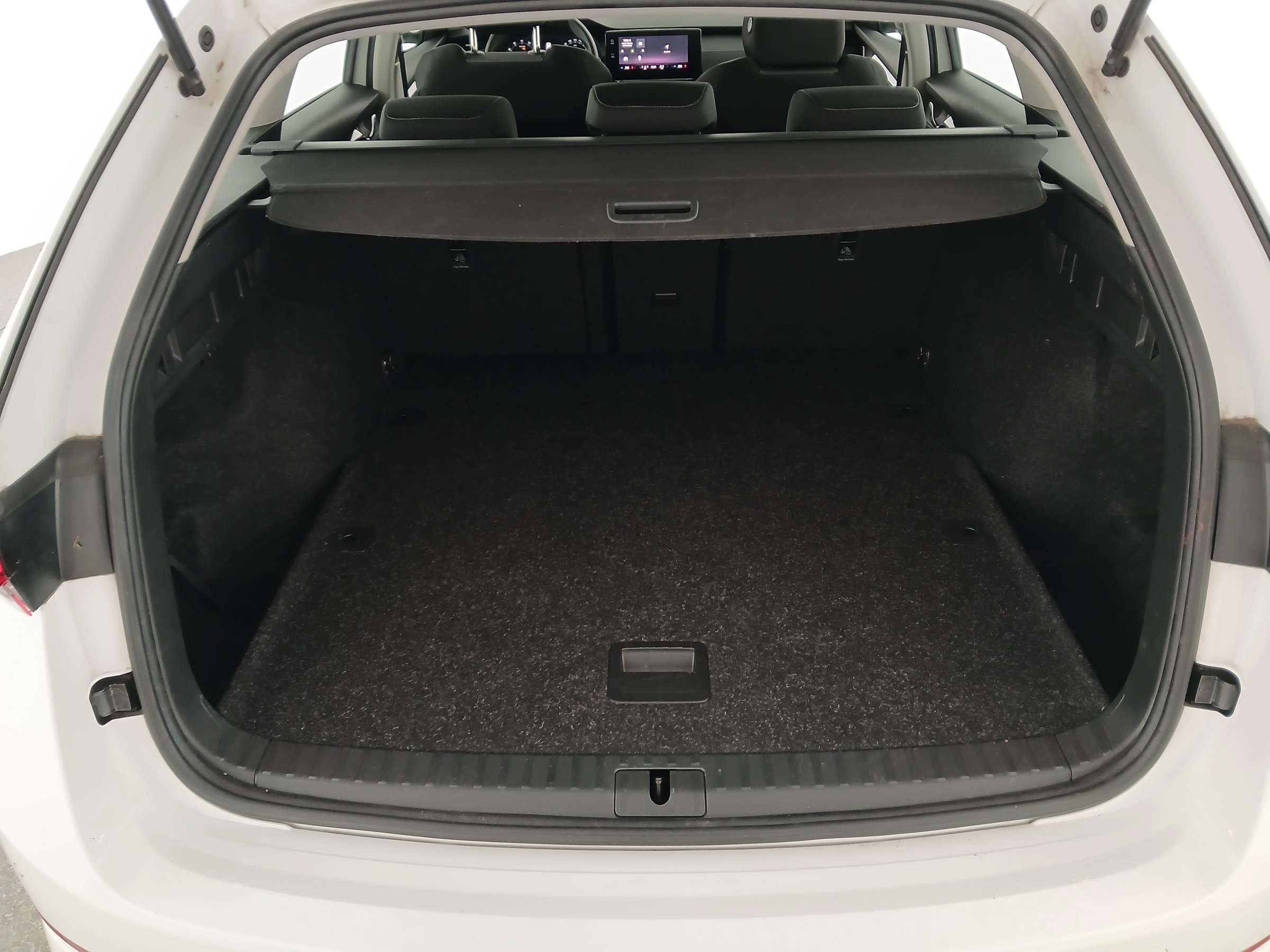 Skoda Octavia Combi 1.0 TSI Ambition | Bild 26 von 28