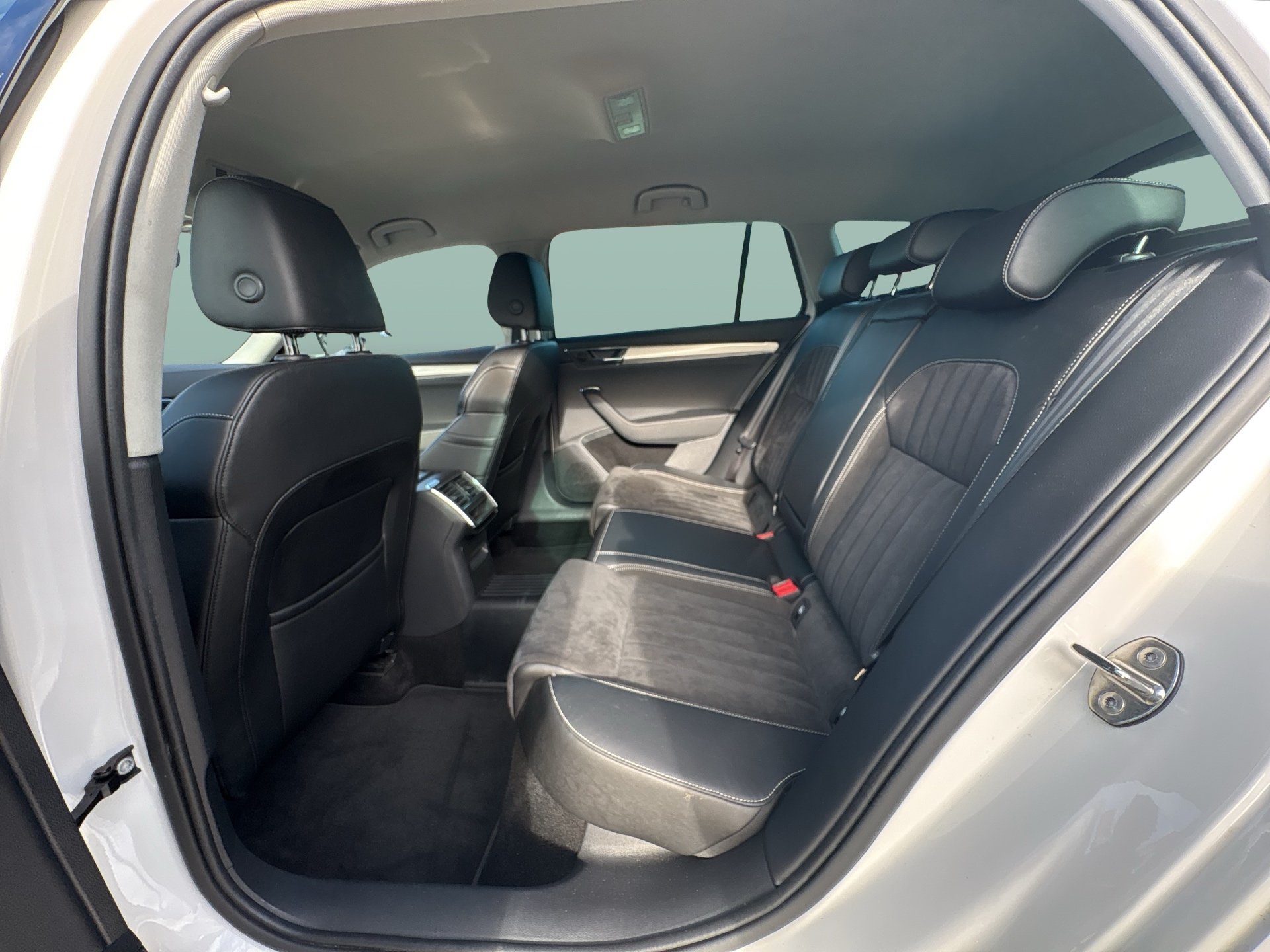 Skoda Superb Combi 2.0 TDI Style | Bild 19 von 24