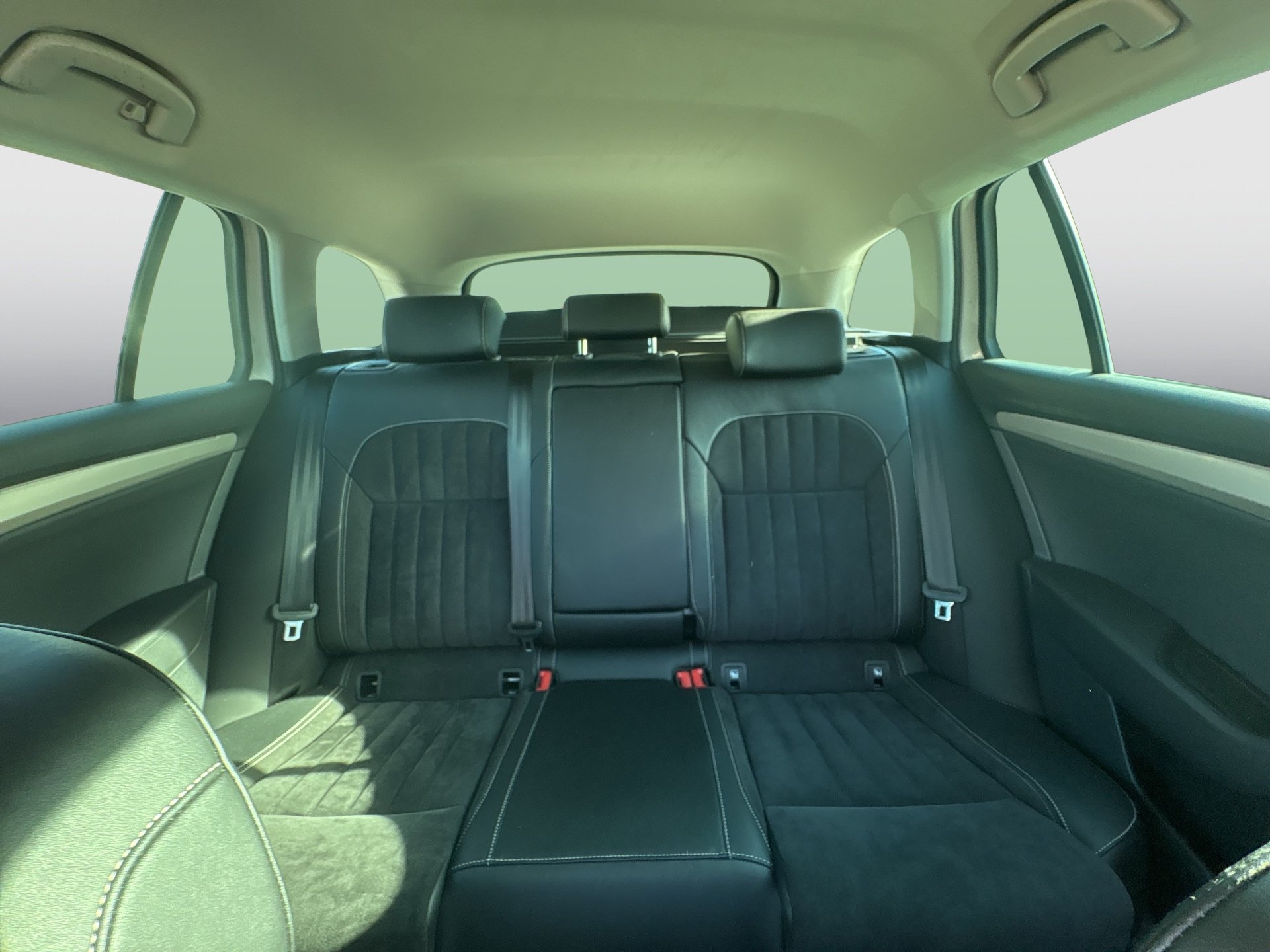 Skoda Superb Combi 2.0 TDI Style | Bild 20 von 24