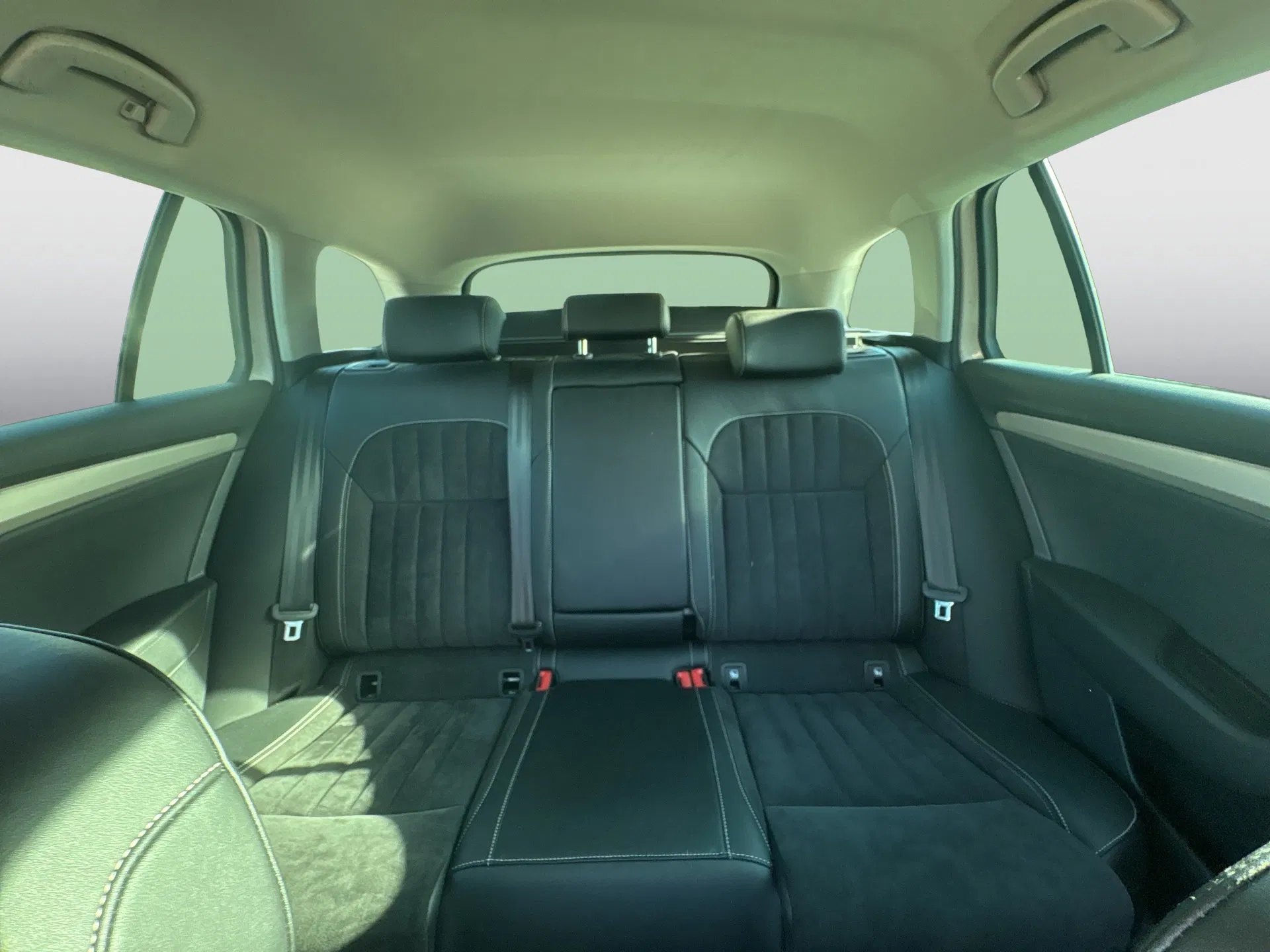 Skoda Superb Combi 2.0 TDI Style | Bild 20 von 24