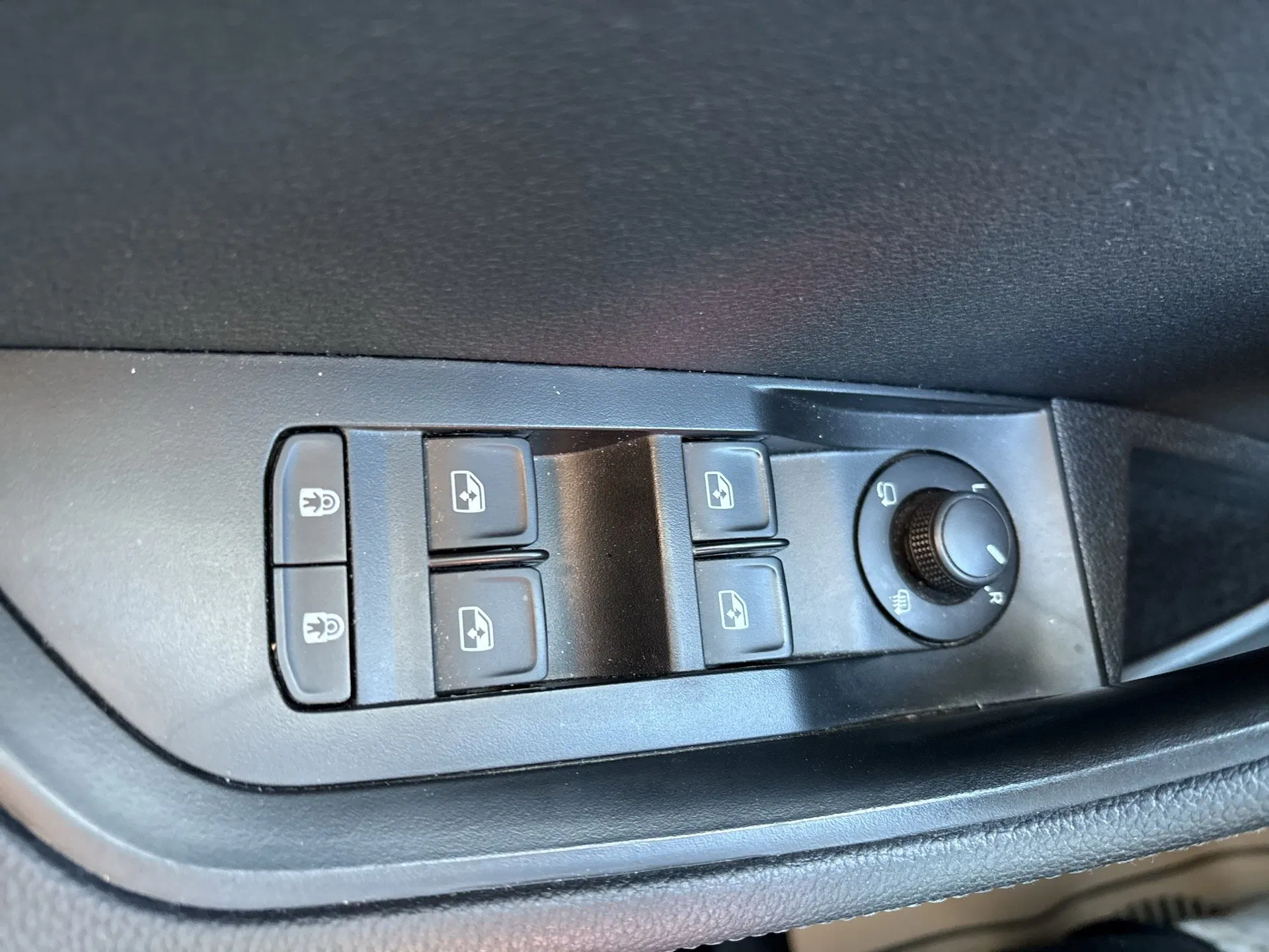 Skoda Superb Combi 2.0 TDI Style | Bild 9 von 24