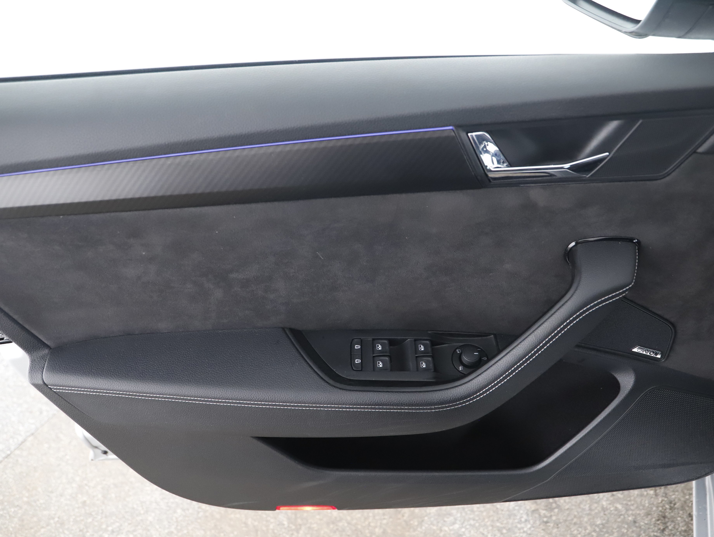 Skoda Superb Combi 2.0 TDI  Sportline | Bild 14 von 22