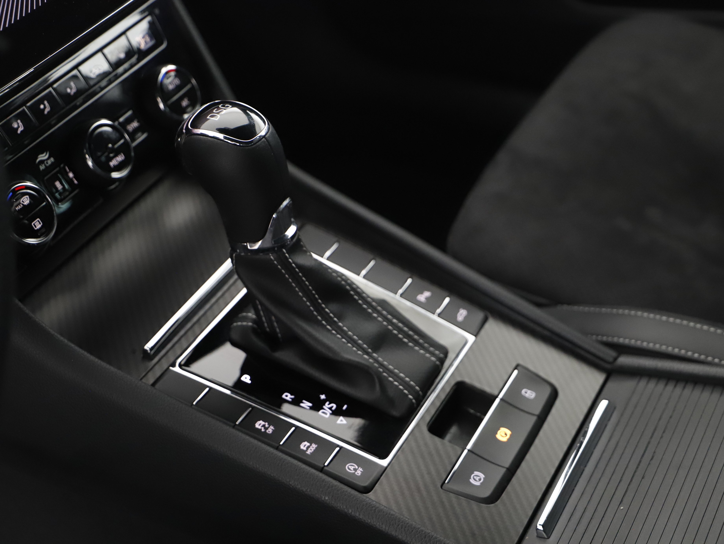 Skoda Superb Combi 2.0 TDI  Sportline | Bild 5 von 22