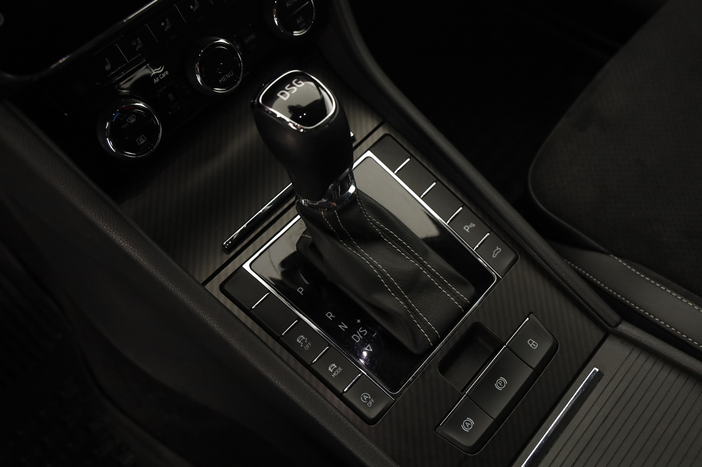 Skoda Superb Combi 2.0 TDI  Sportline | Bild 12 von 31