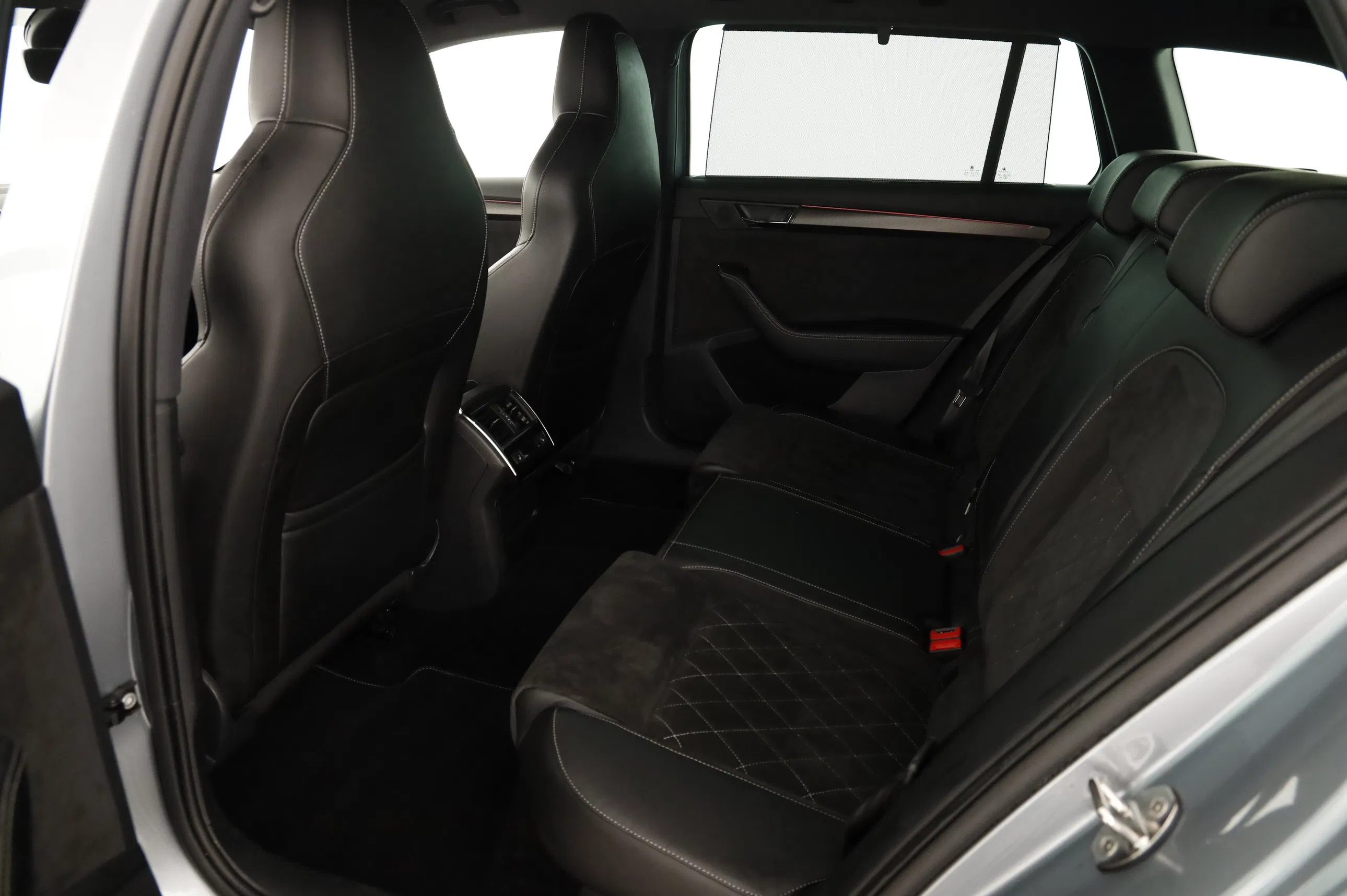 Skoda Superb Combi 2.0 TDI Sportline | Bild 13 von 31