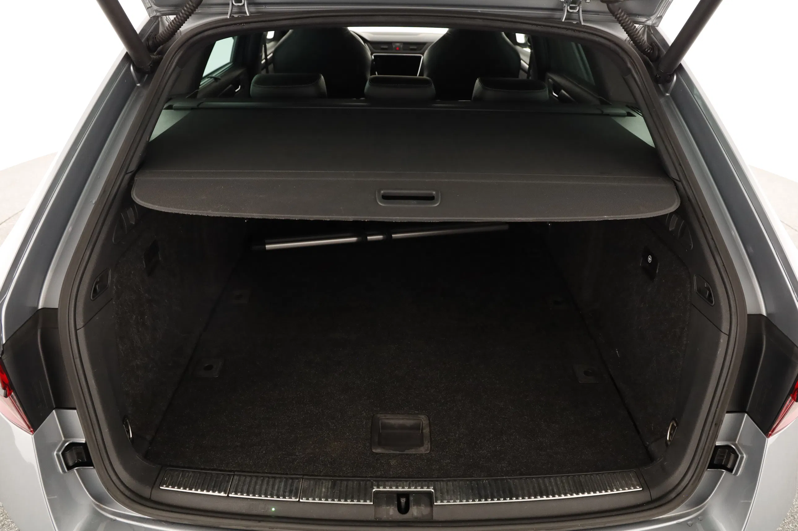 Skoda Superb Combi 2.0 TDI Sportline | Bild 14 von 31