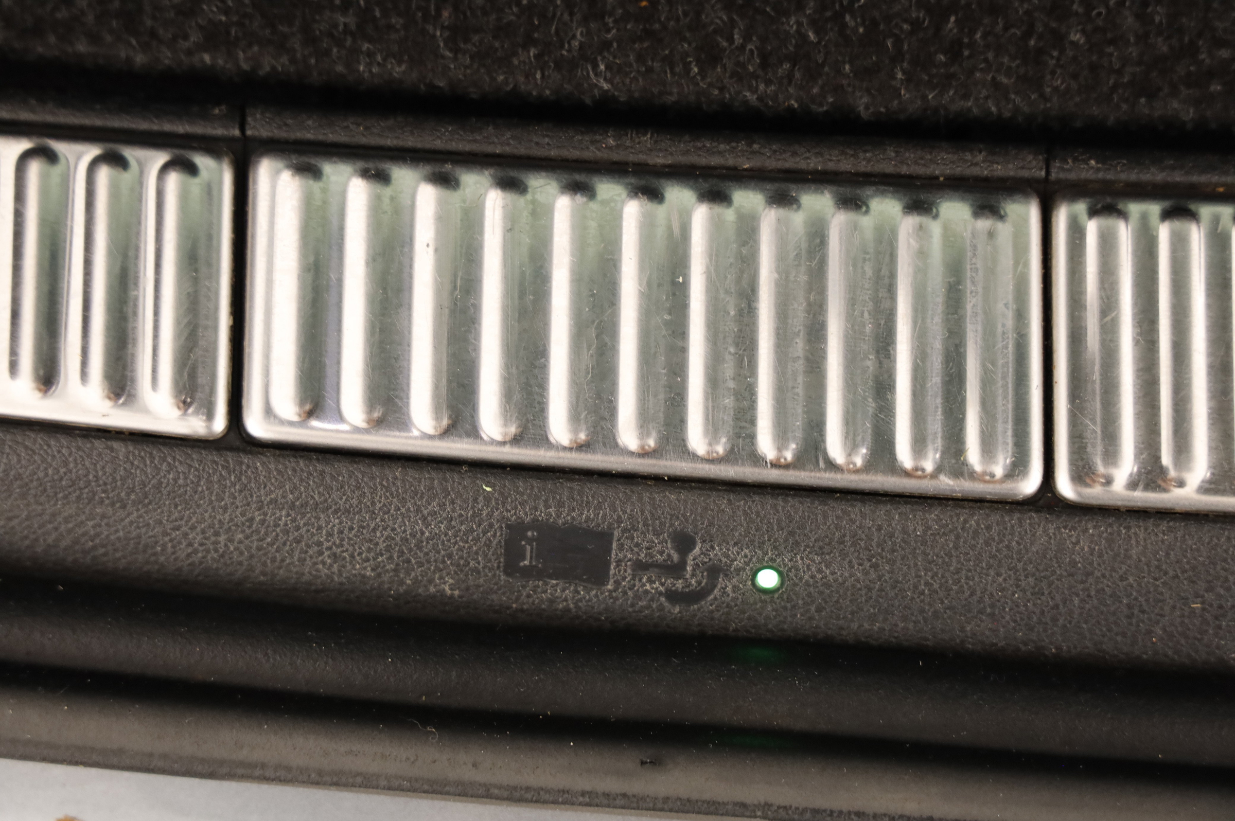 Skoda Superb Combi 2.0 TDI  Sportline | Bild 16 von 31